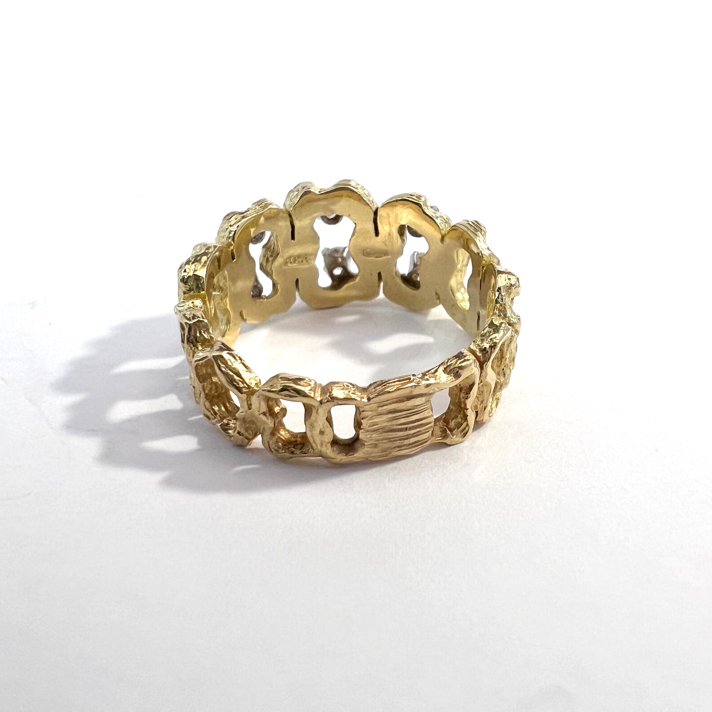 Vicenza, Italy. Vintage 18k Gold Diamond Ring.