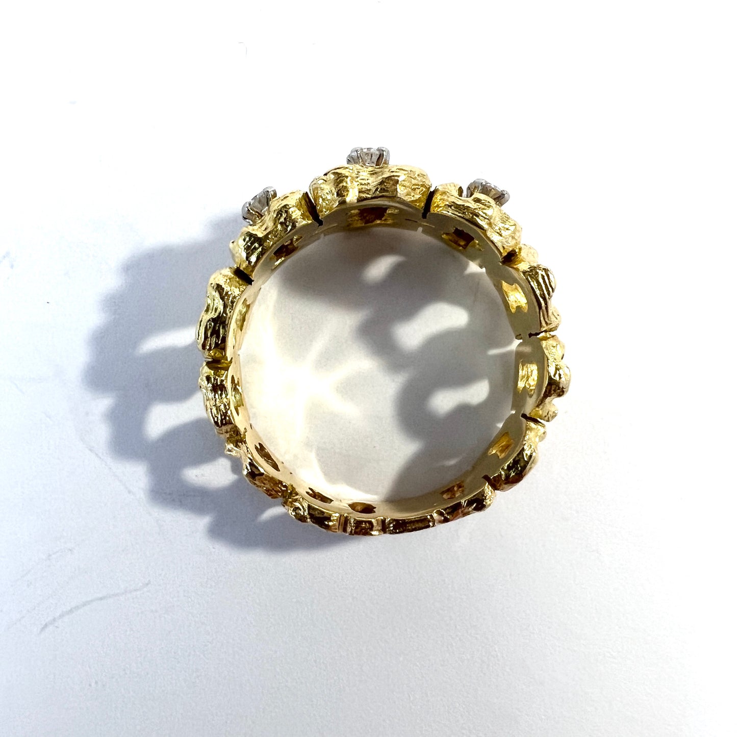 Vicenza, Italy. Vintage 18k Gold Diamond Ring.