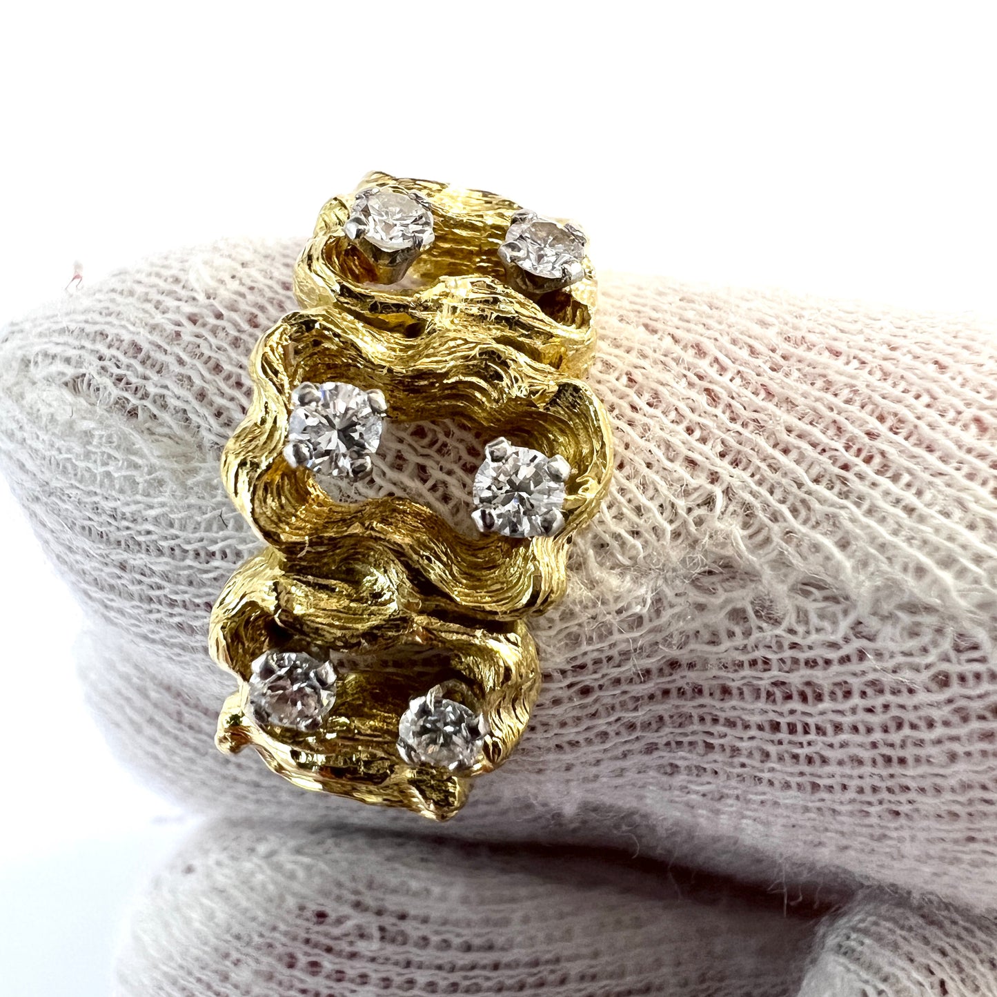 Vicenza, Italy. Vintage 18k Gold Diamond Ring.