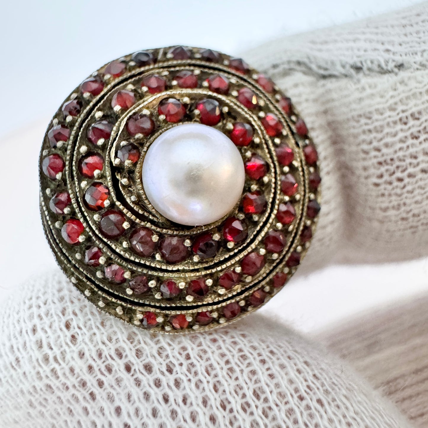 Vintage c 1940s. Sold Silver Garnet Pearl Ring.