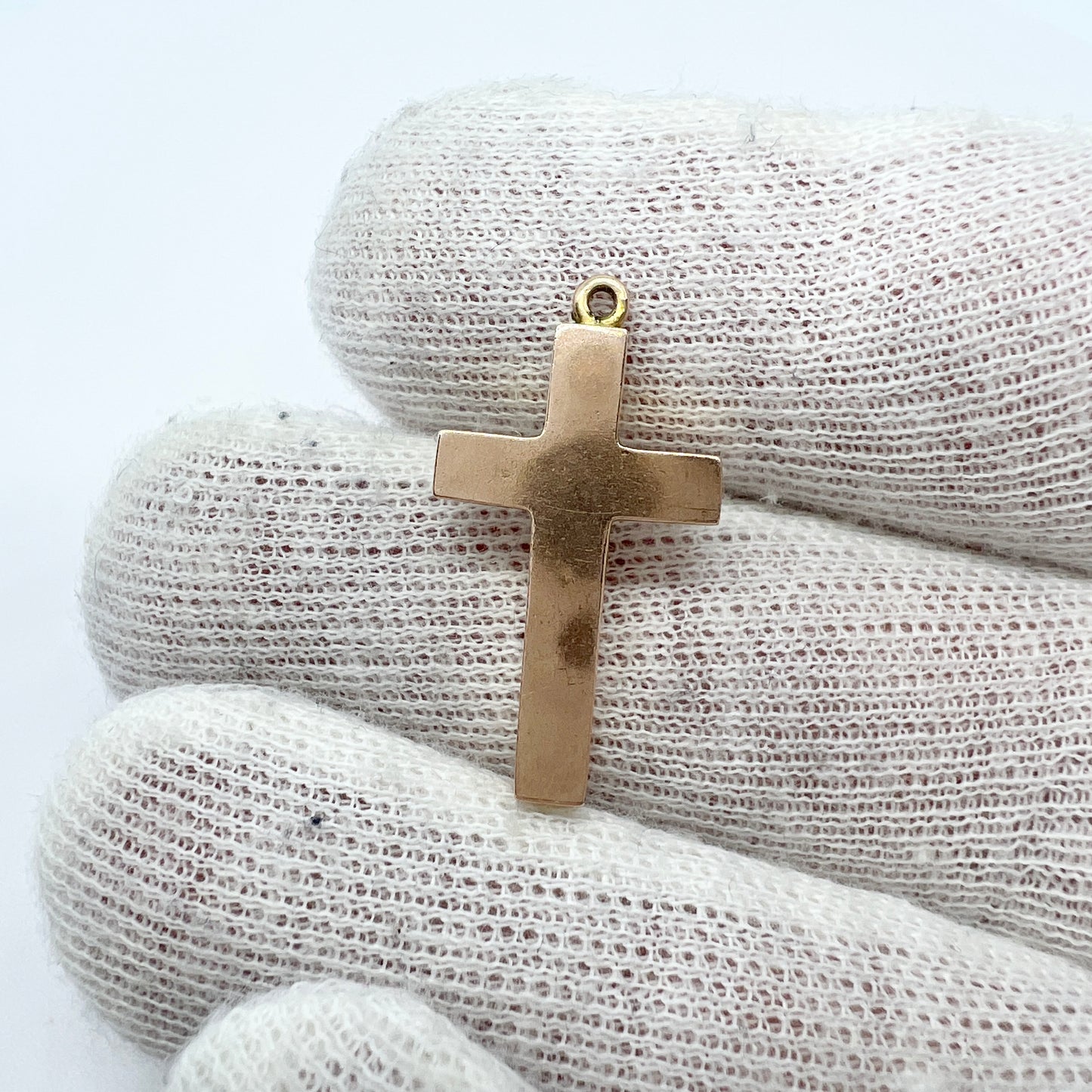 Payton, Pepper & Sons Ltd, Birmingham. 9k Gold Cross Charm Pendant.