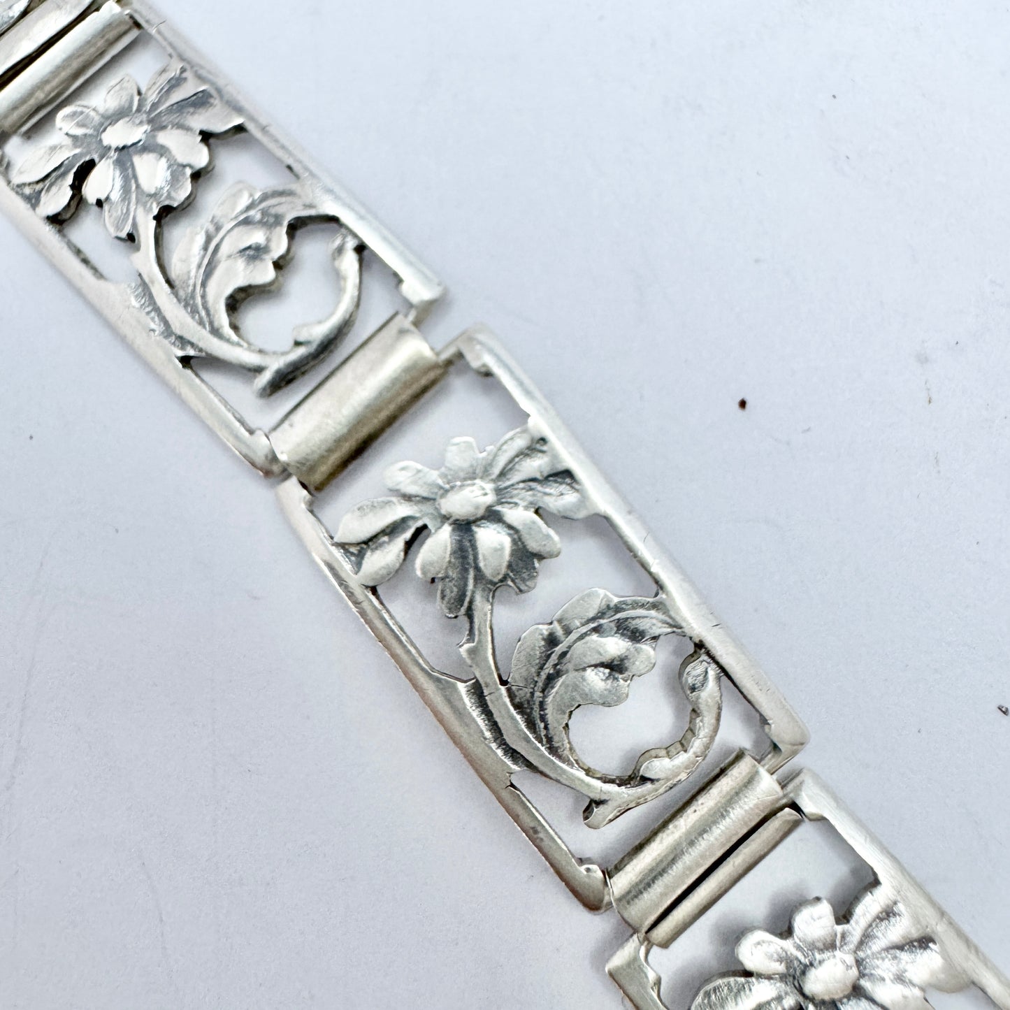 Finland 1943. Rare Vintage War-era Solid Silver Floral Bracelet.