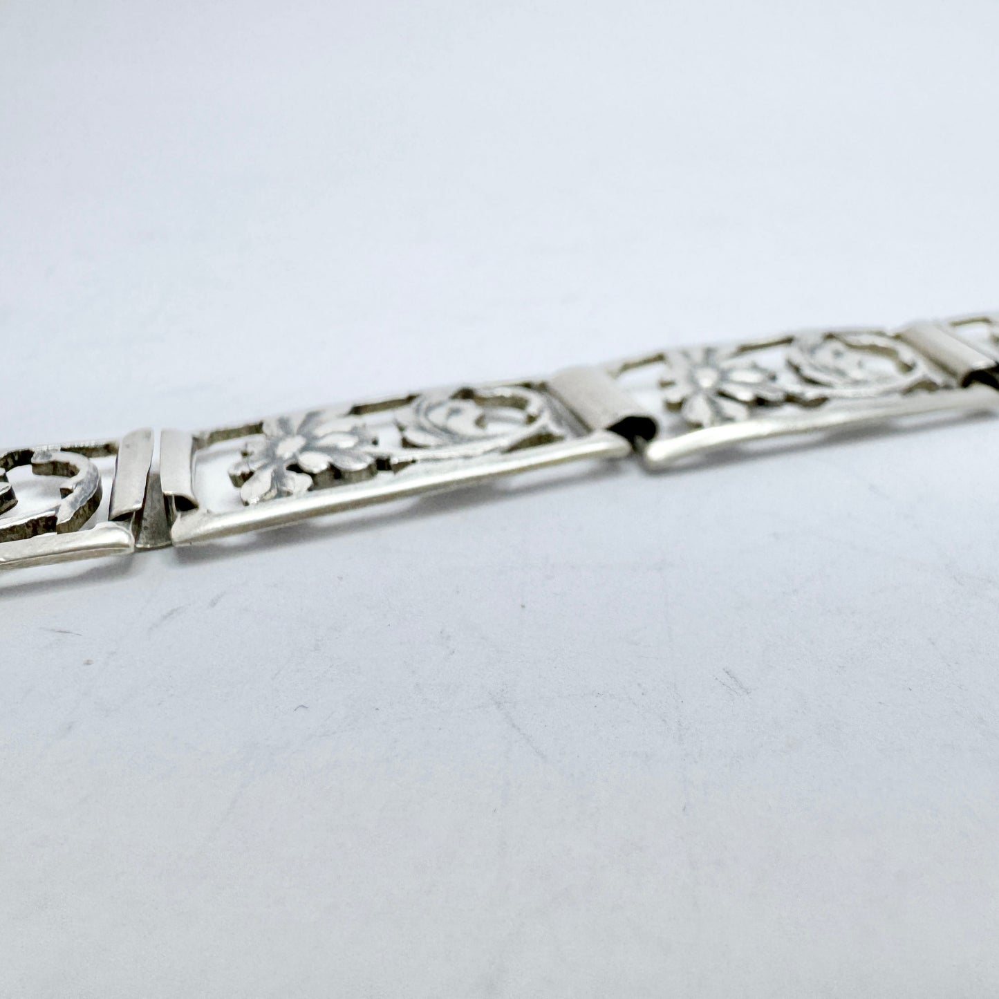 Finland 1943. Rare Vintage War-era Solid Silver Floral Bracelet.