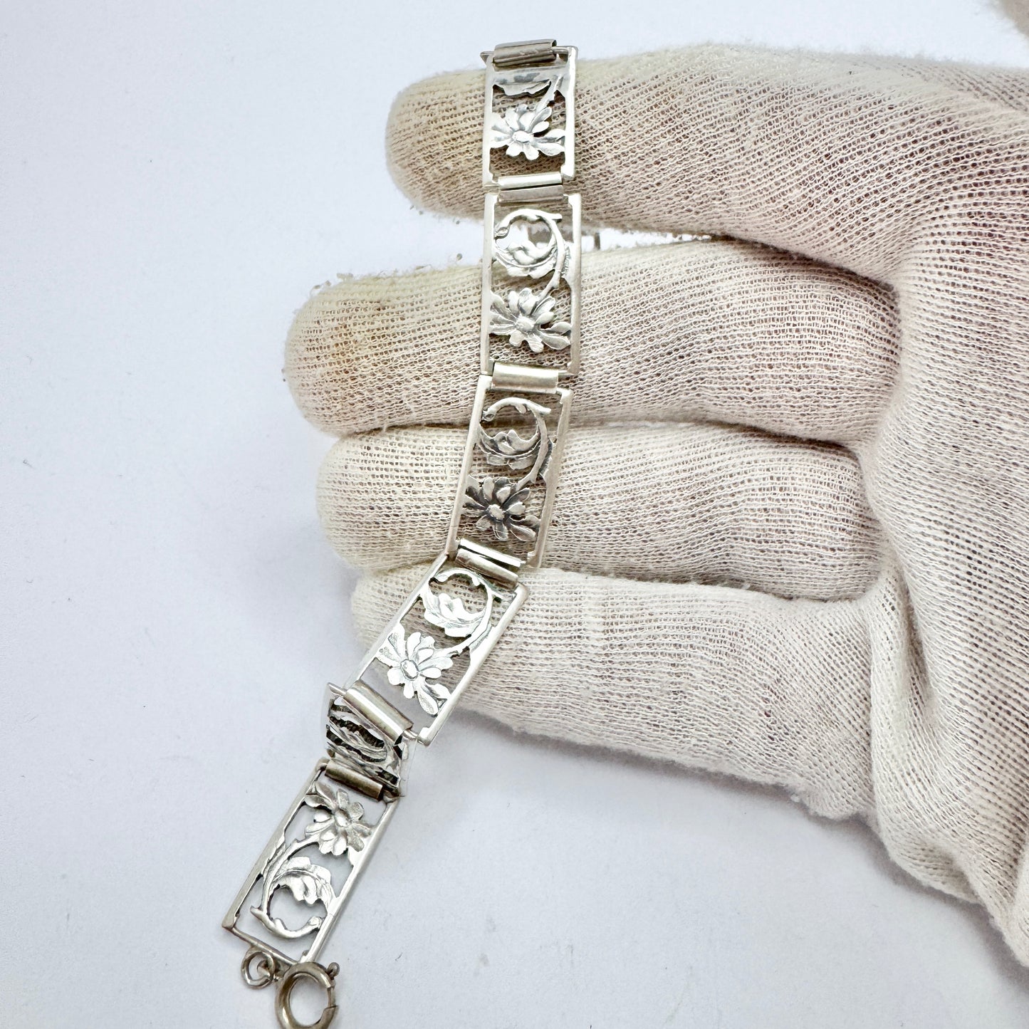 Finland 1943. Rare Vintage War-era Solid Silver Floral Bracelet.