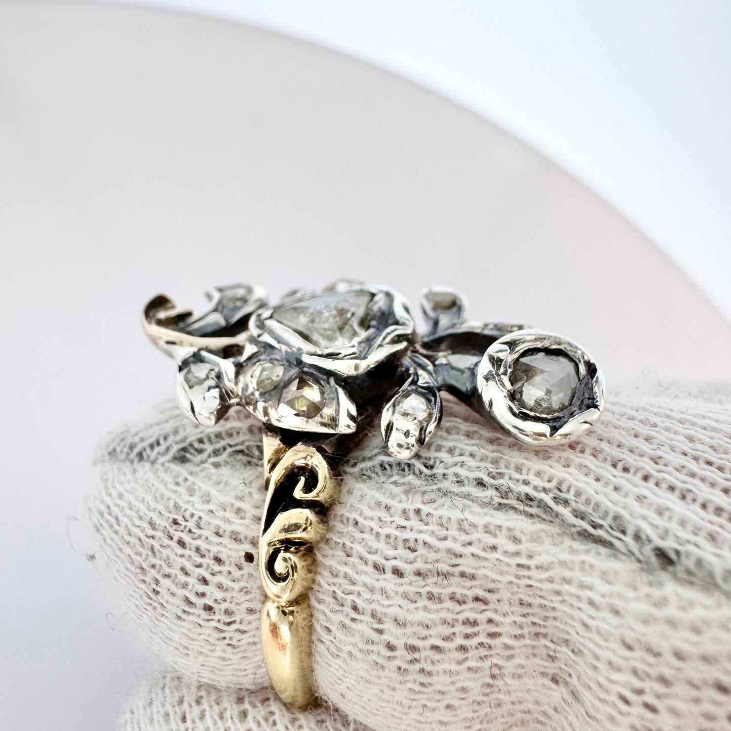 Antique ca 1900. Rose Cut Diamond 18k Gold Silver Ring.