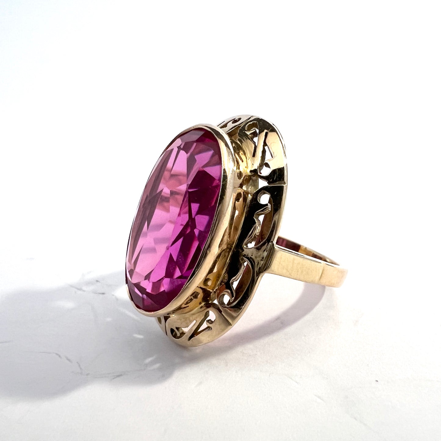 Poland c 1960s. Bold Vintage 14k Gold Synthetic Sapphire Ring.