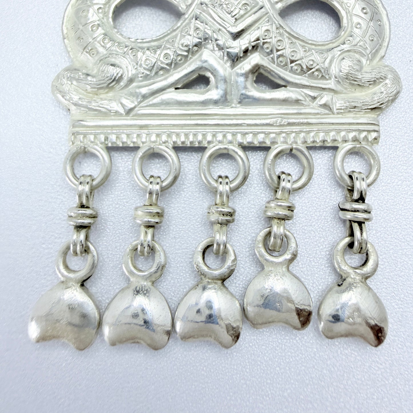 Holger Lindström for Kalevala Koru 1944. Rare ww2-era Large Dragestil Solid Silver Pendant Necklace.
