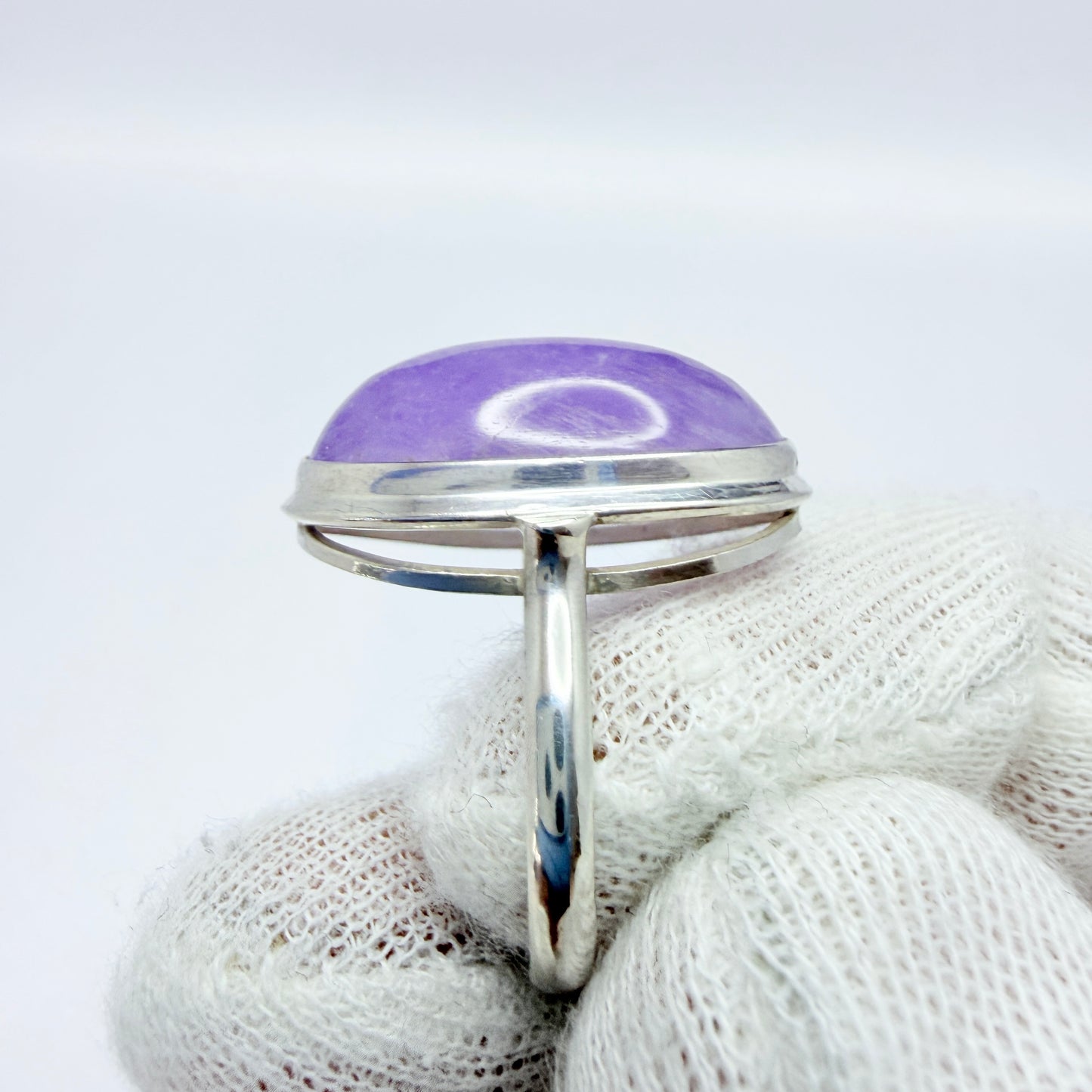 Vintage 1960s. Solid Silver Amethyst Ring.