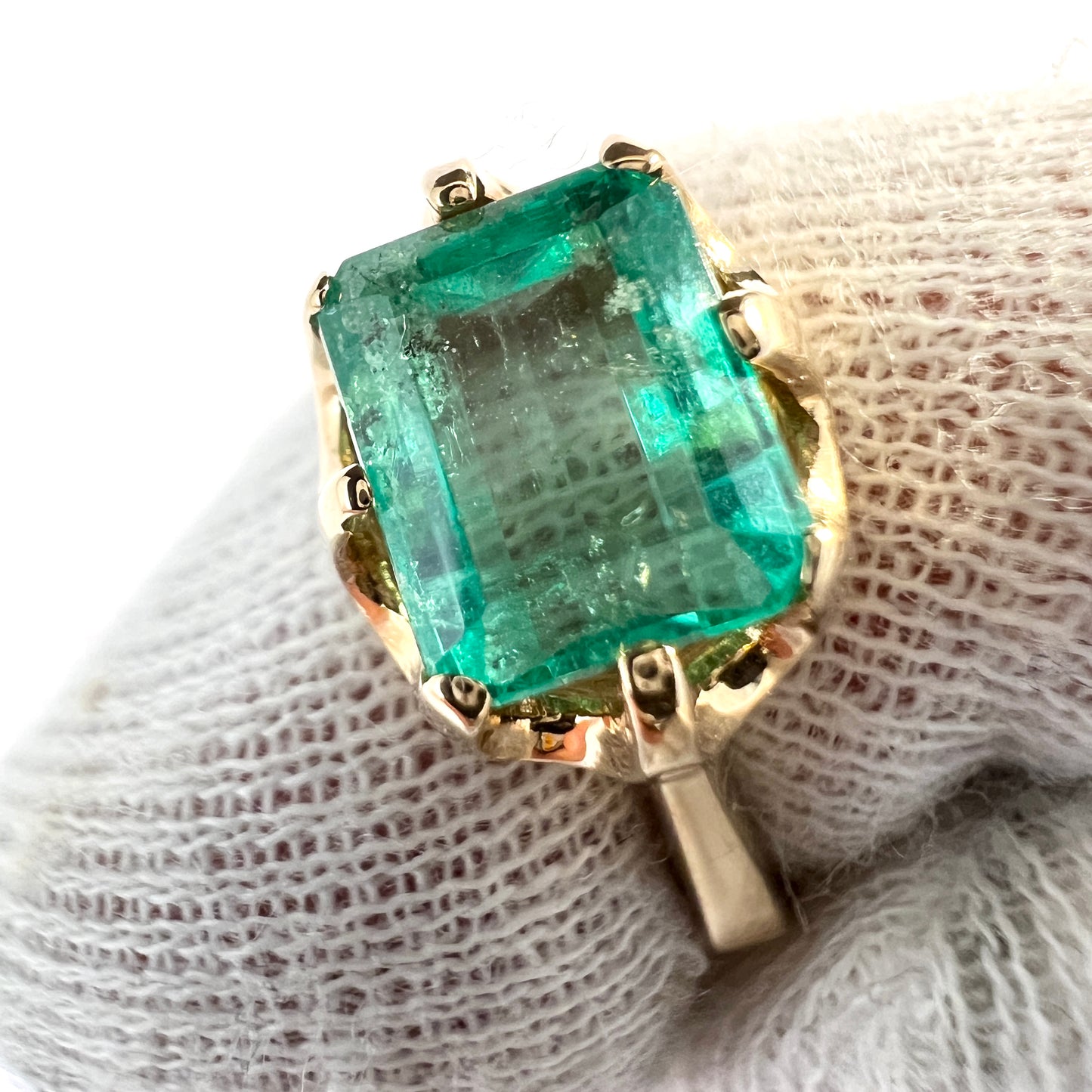 W&A, Sweden. Vintage 18k Gold Emerald Ring.