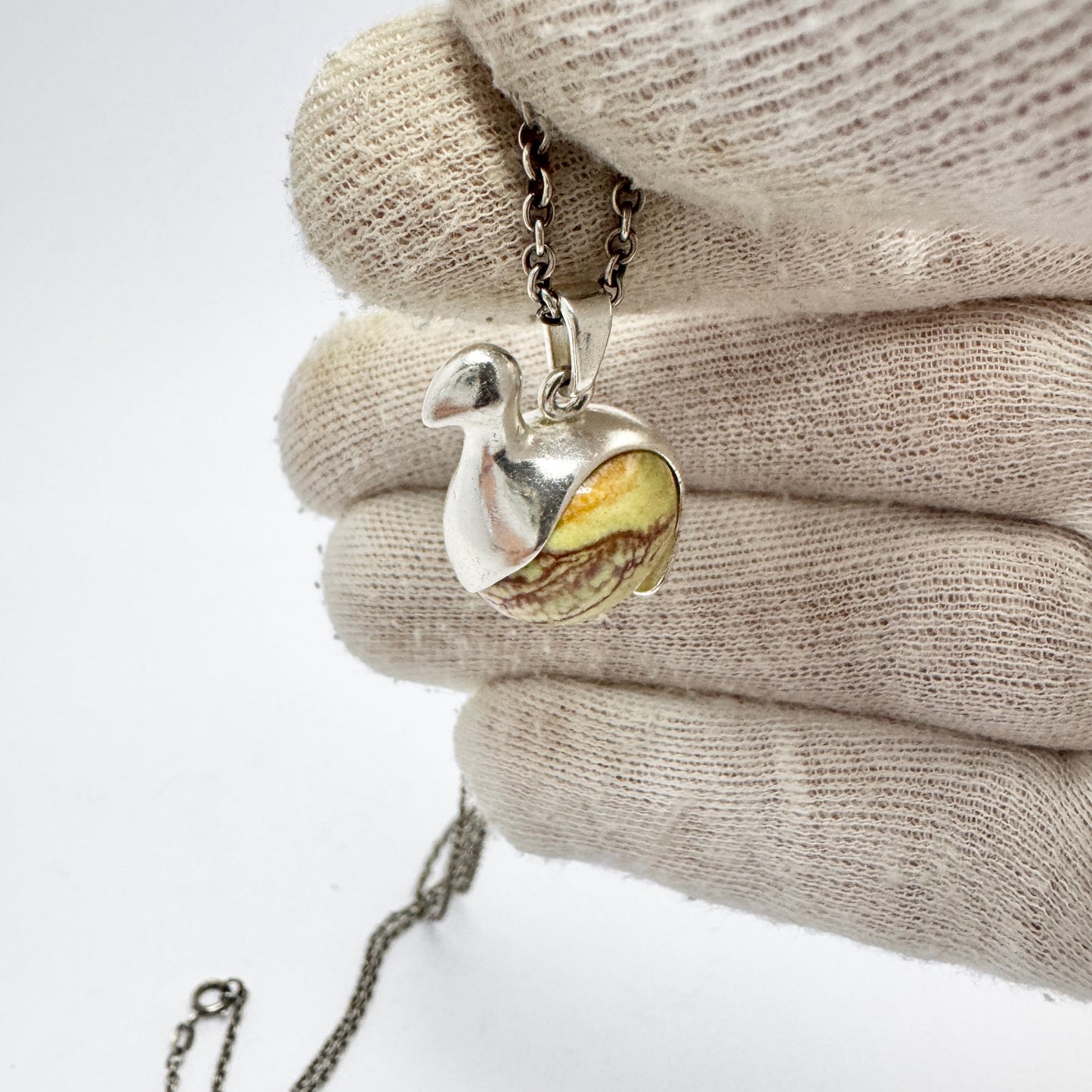 Kalevala Koru, Finland. Vintage Sterling Silver Ceramic Toyri Bird Pendant Necklace.