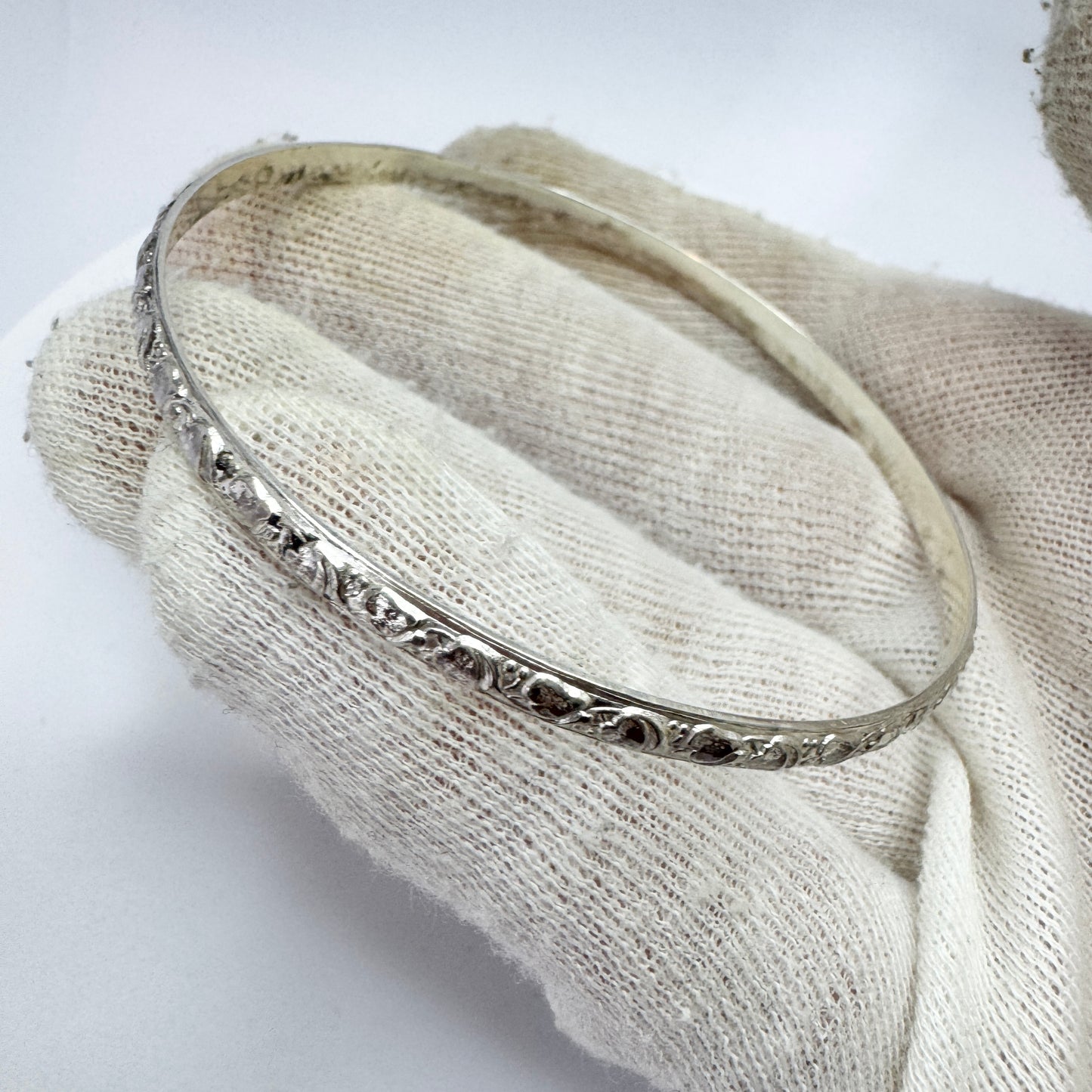 Erik Granit, Finland 1967. Vintage Solid Silver Bangle Bracelet.