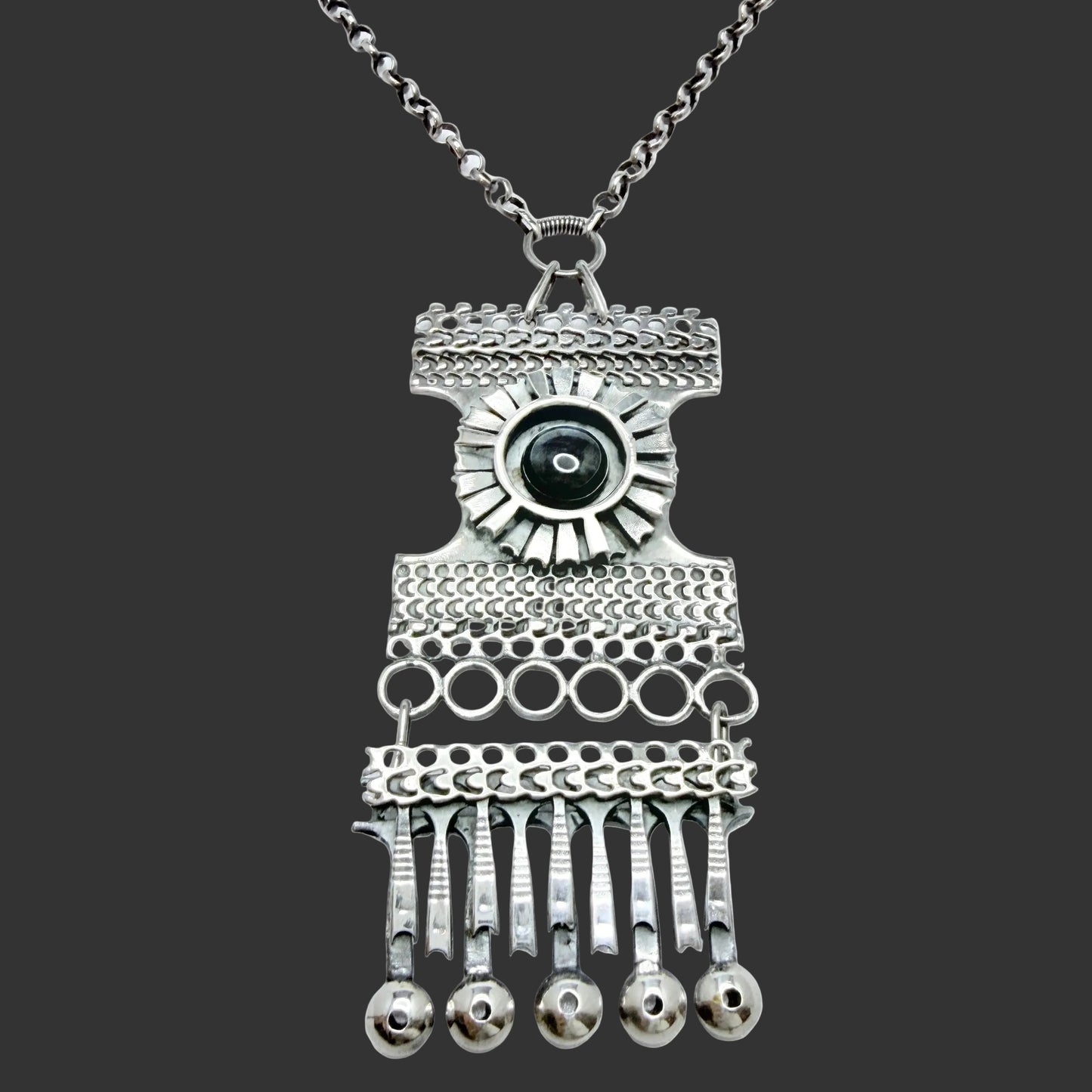 Pentti Sarpaneva for Kalevala Koru, Finland 1965. Large Vintage Silver Spectrolite Pendant Necklace.