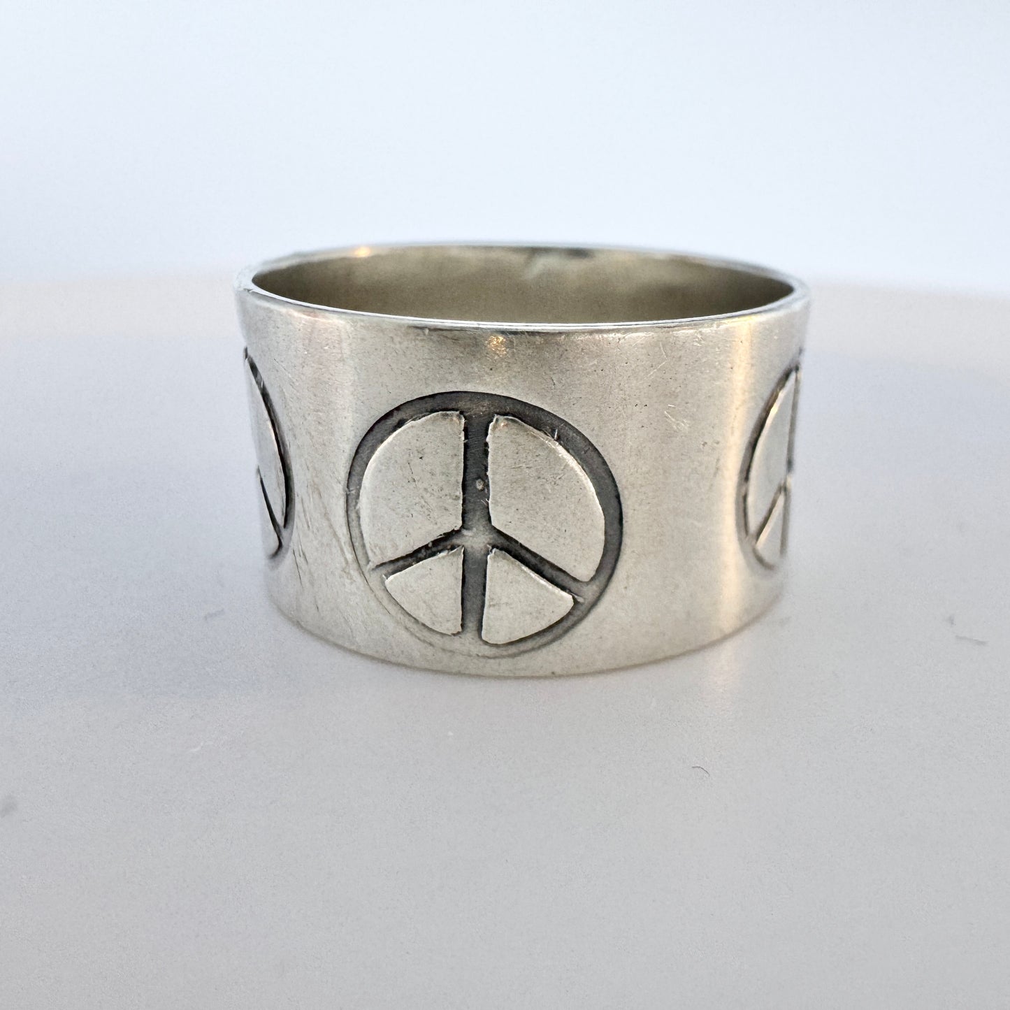 Victor Janson, Sweden 1972. Vintage Sterling Silver Peace Sign Hippe Unisex Ring Band.