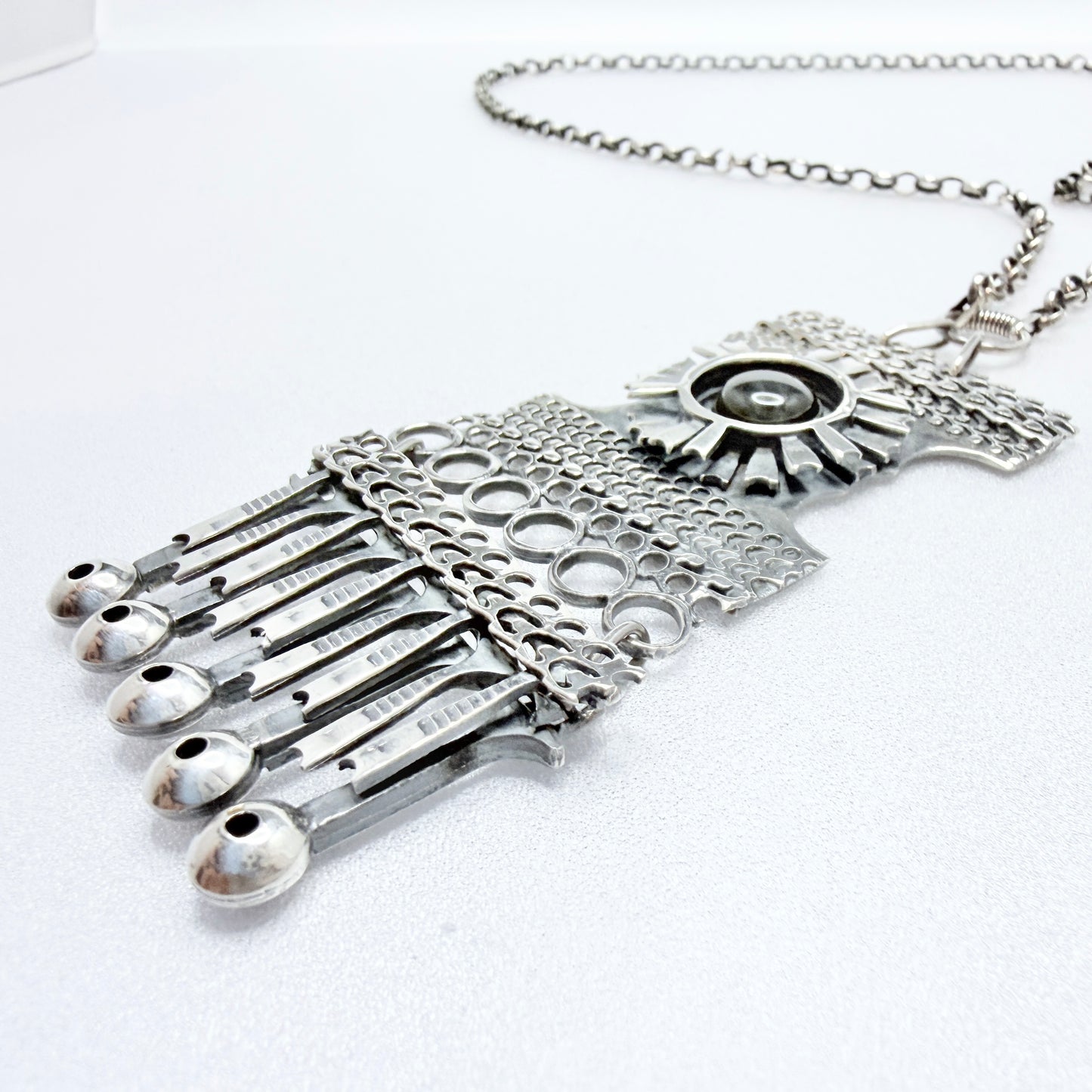 Pentti Sarpaneva for Kalevala Koru, Finland 1965. Large Vintage Silver Spectrolite Pendant Necklace.