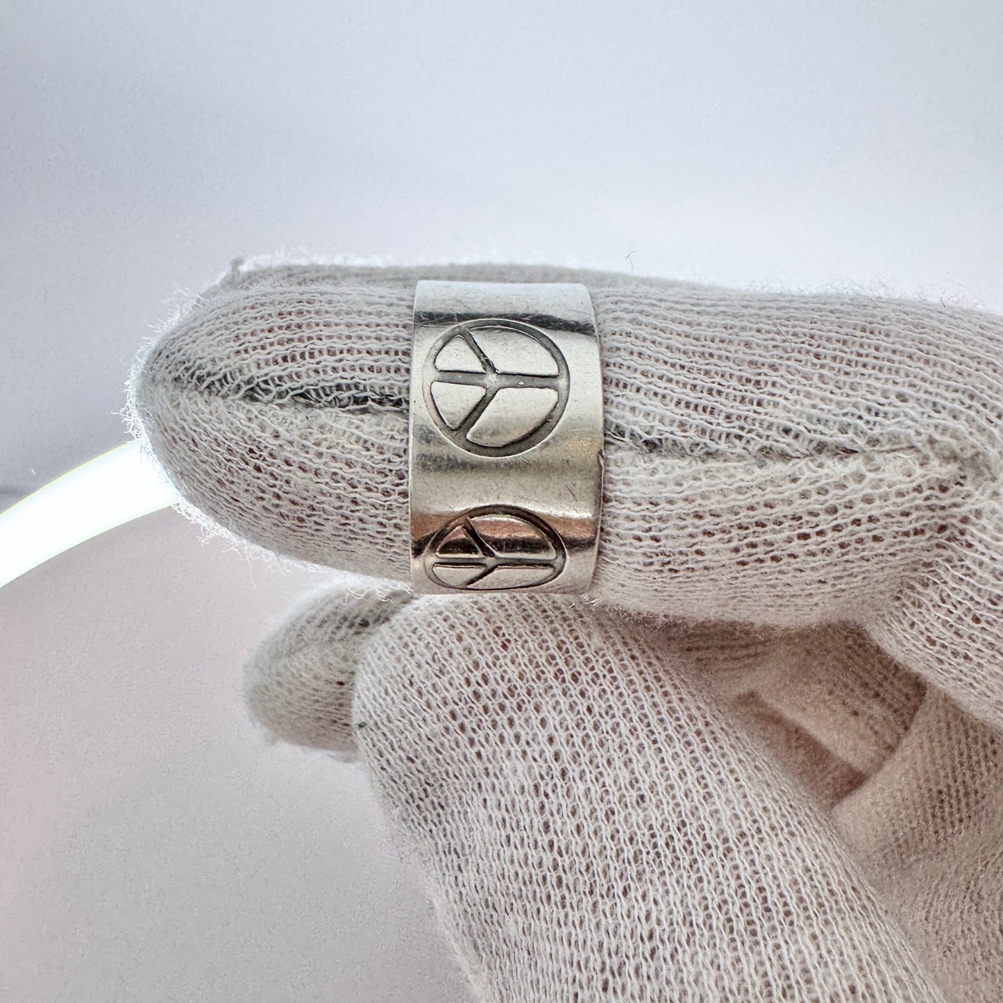 Victor Janson, Sweden 1972. Vintage Sterling Silver Peace Sign Hippe Unisex Ring Band.