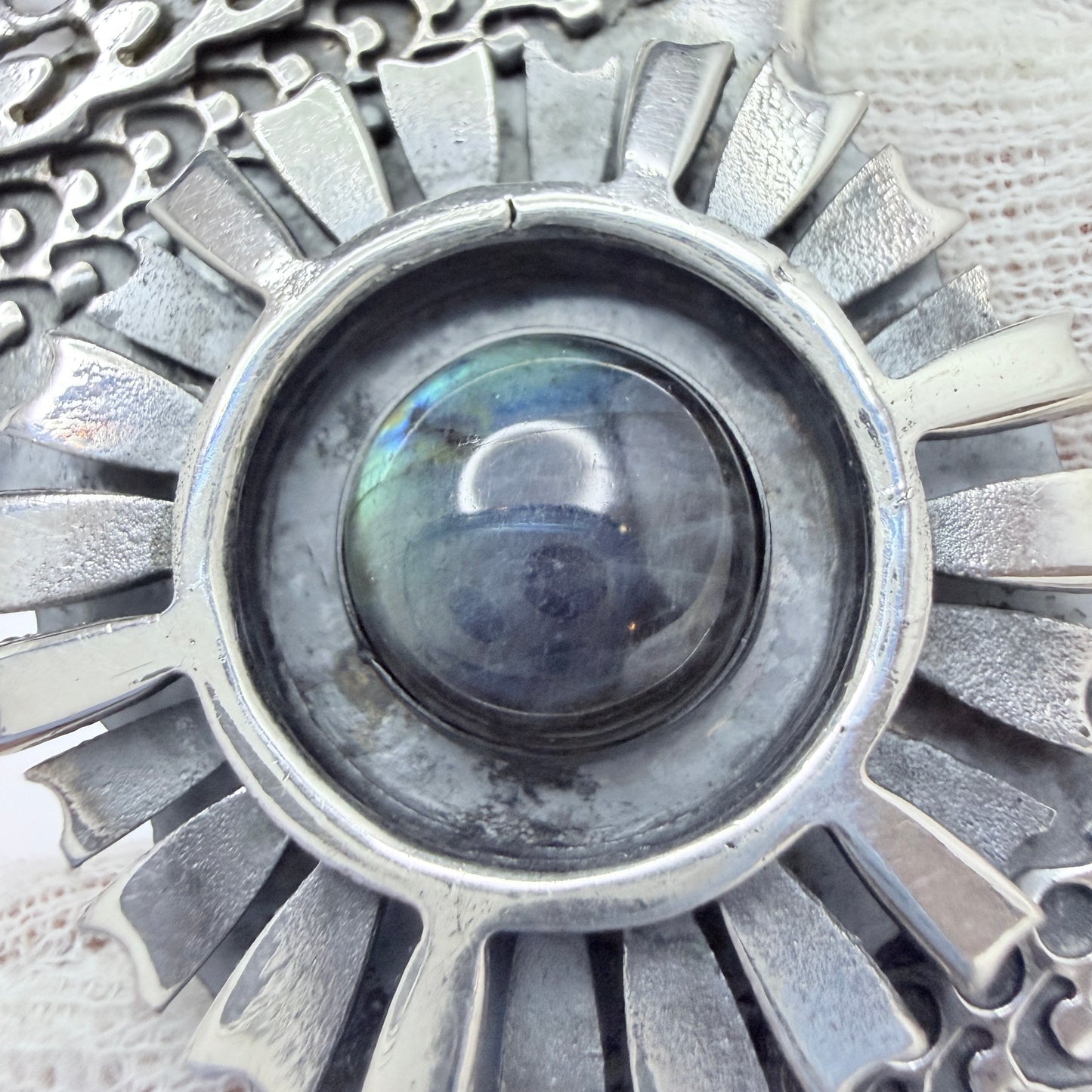 Pentti Sarpaneva for Kalevala Koru, Finland 1965. Large Vintage Silver Spectrolite Pendant Necklace.