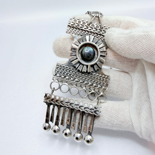 Pentti Sarpaneva for Kalevala Koru, Finland 1965. Large Vintage Silver Spectrolite Pendant Necklace.