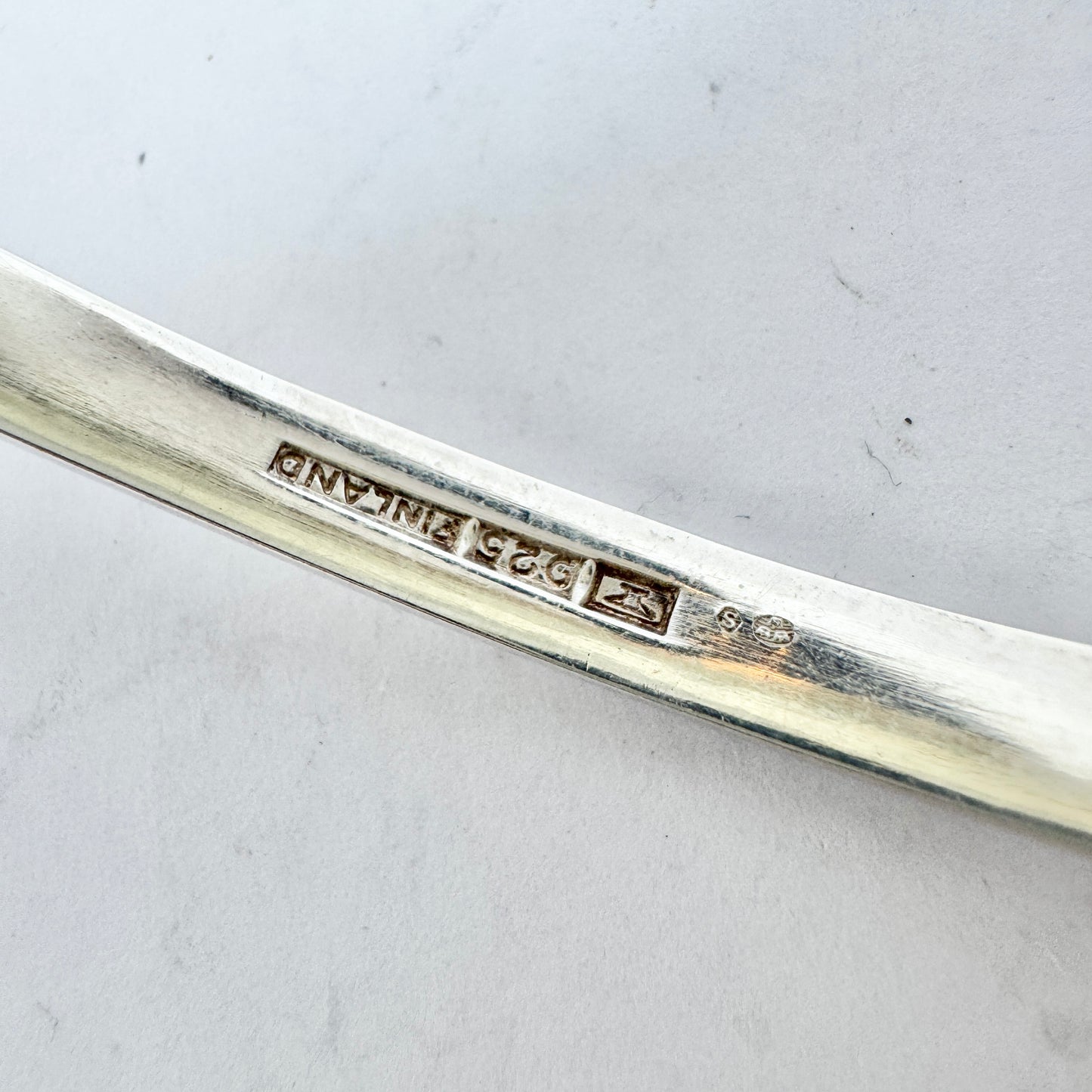 Elis Kauppi, Kupittaan Kulta Finland 1960s. Vintage Sterling Silver Garnet Hinged Bracelet.