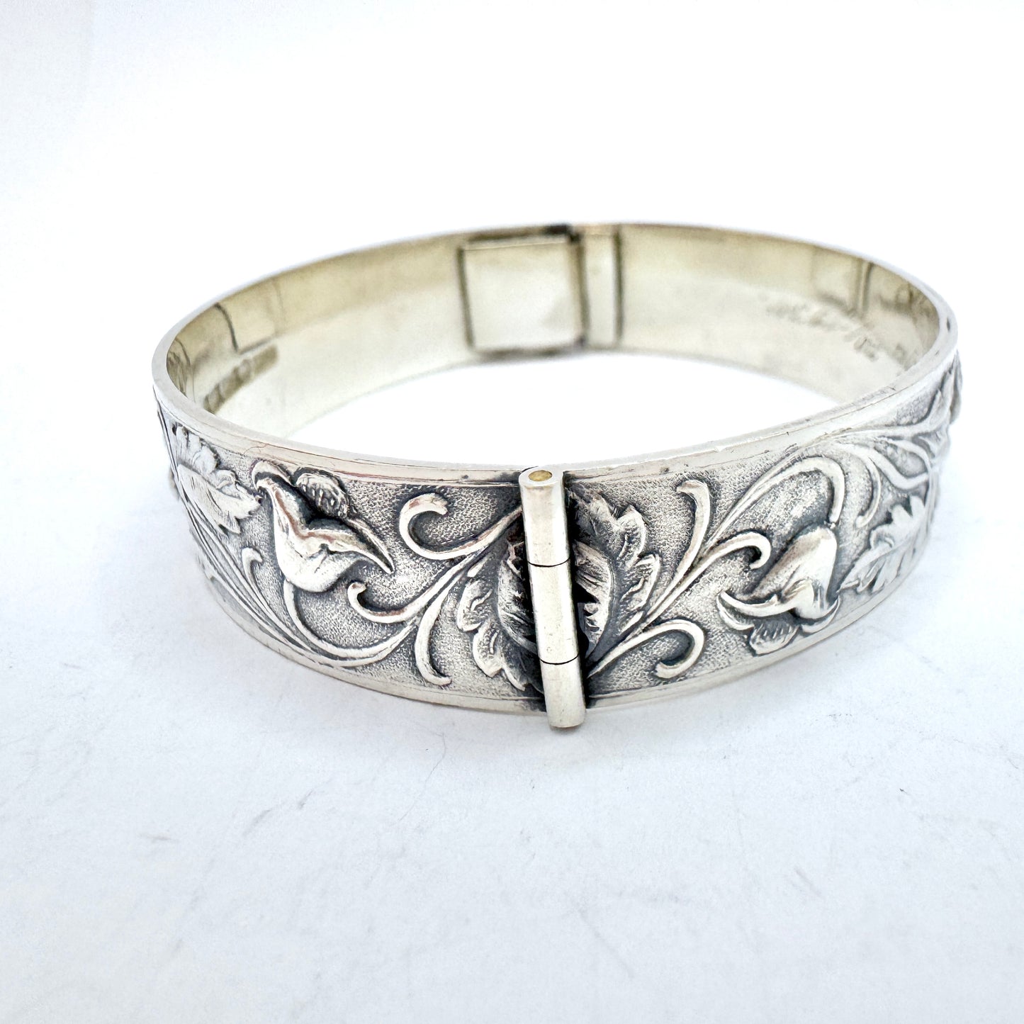 Herman Wist, Finland 1934. Vintage Solid Silver Floral Hinged Bangle Bracelet.