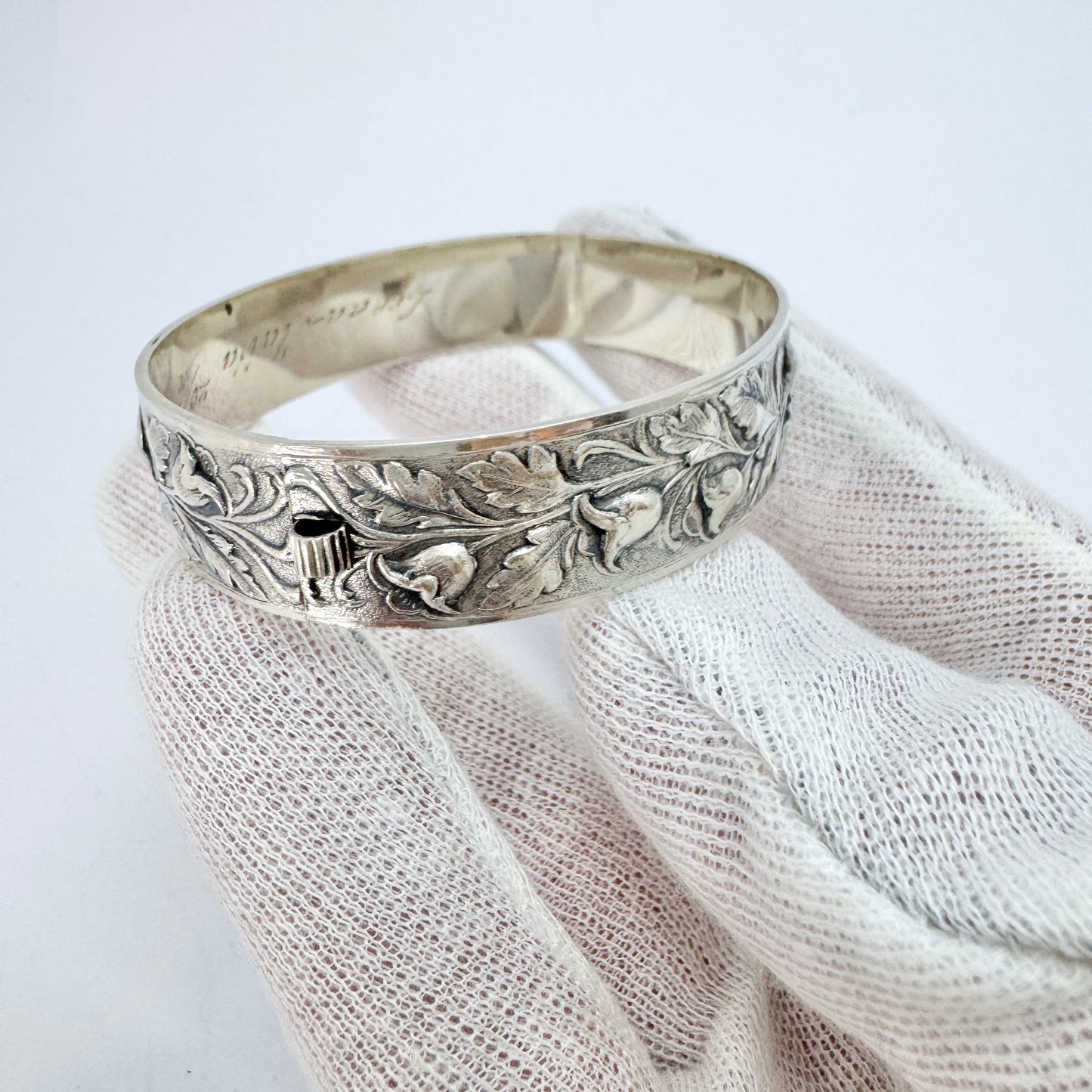 Herman Wist, Finland 1934. Vintage Solid Silver Floral Hinged Bangle Bracelet.