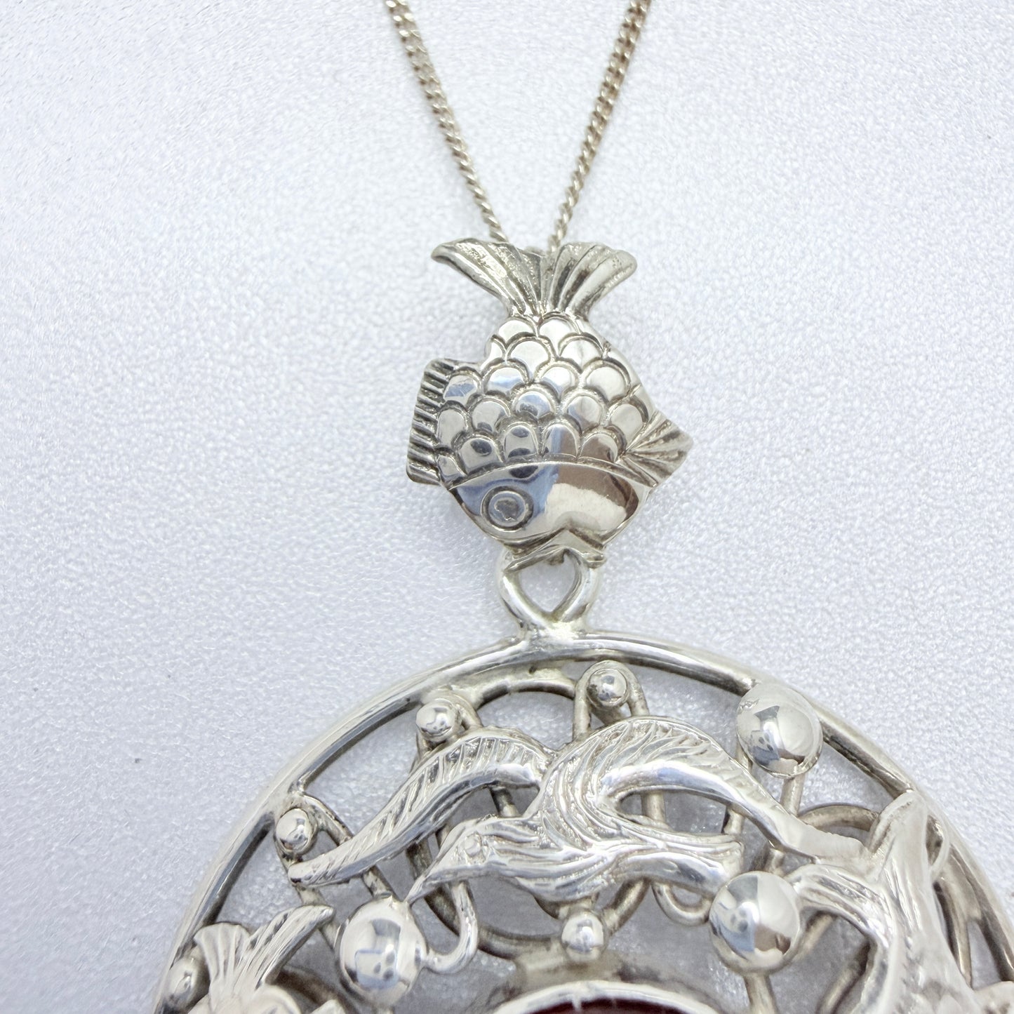 Fischlandschmuck Georg Kramer. Vintage Solid Silver Amber Sea Life Pendant + Chain.