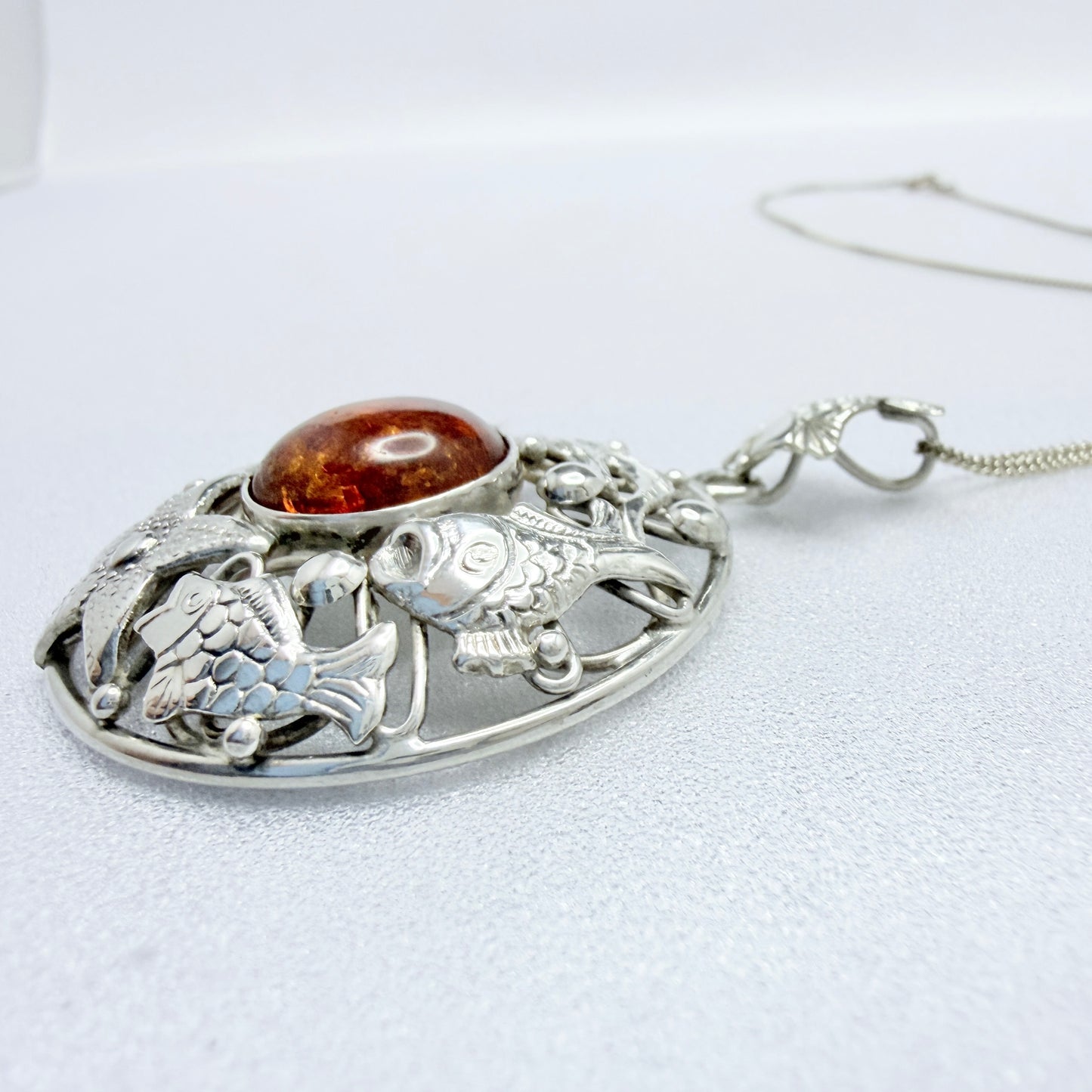 Fischlandschmuck Georg Kramer. Vintage Solid Silver Amber Sea Life Pendant + Chain.