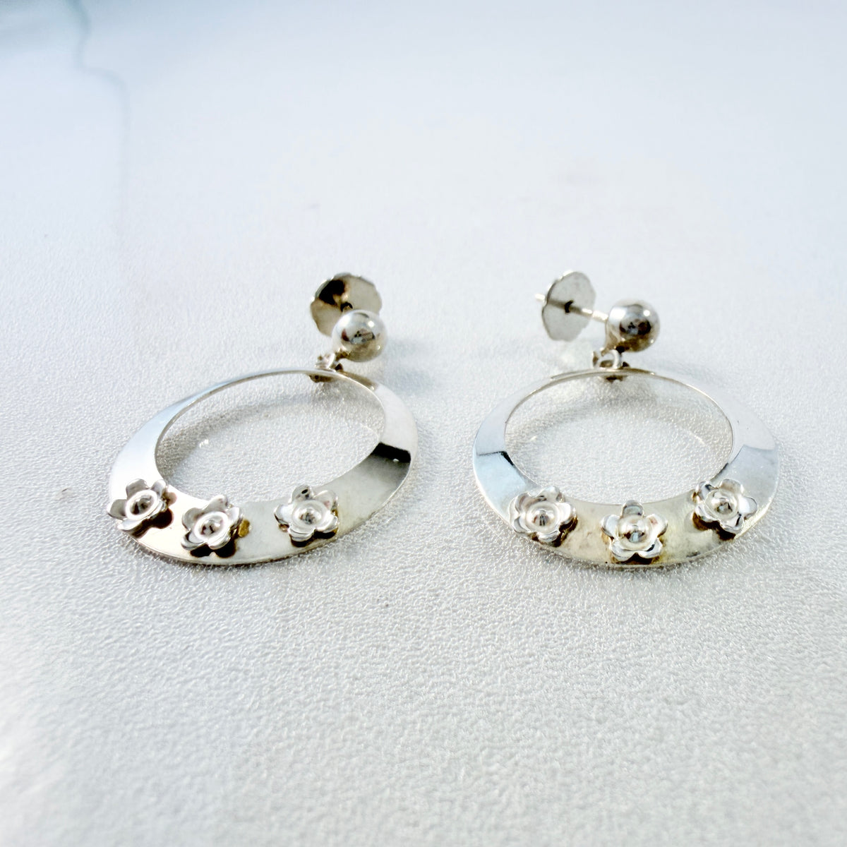 Vintage ca 1960s. Solid 835 Silver Flower Earrings. Prob. Germany.