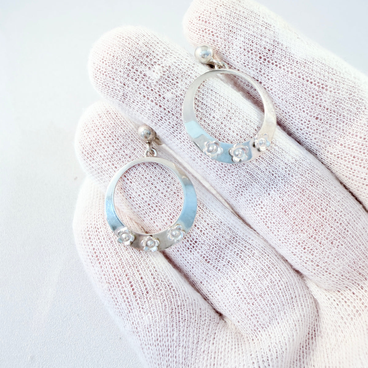 Vintage ca 1960s. Solid 835 Silver Flower Earrings. Prob. Germany.