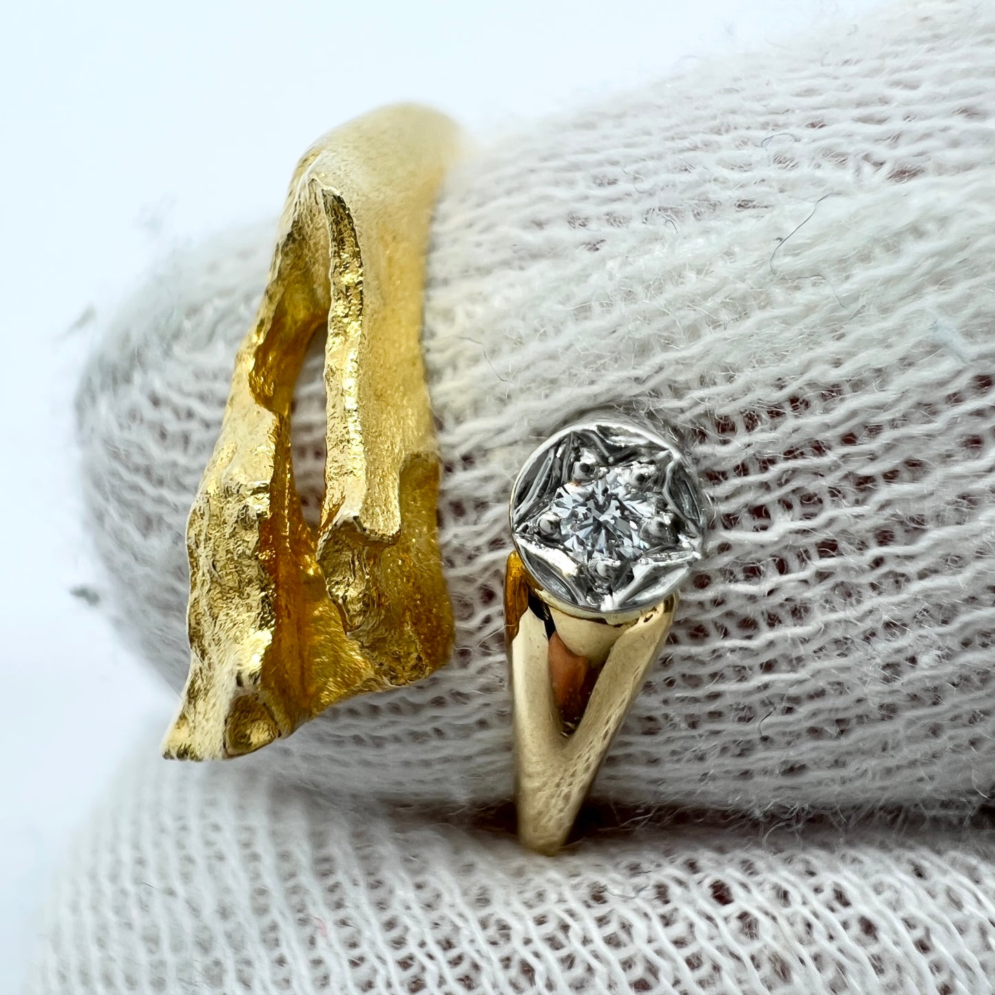 Lapponia, Finland. 18k Gold Diamond Ring.