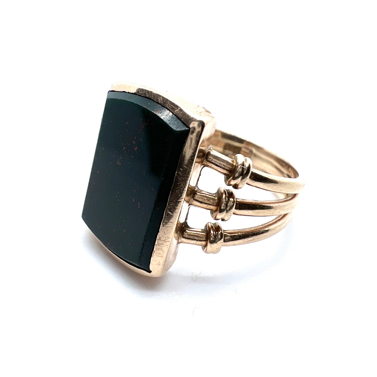 Early - Mid 1900s. Vintage 14k Gold Bloodstone Signet Ring.