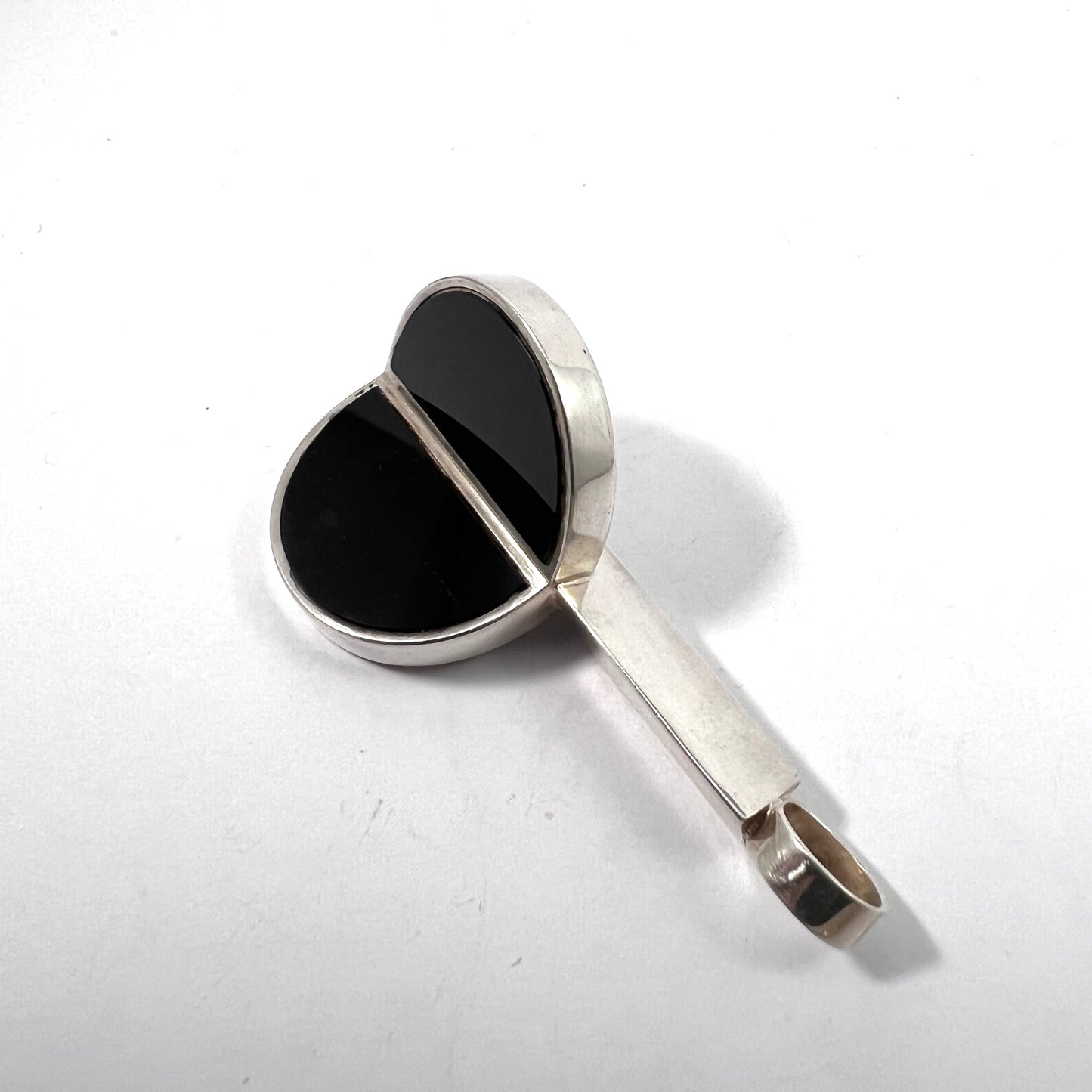 Helge Narsakka for Kaunis Koru, Finland 1976. Vintage Modernist Sterling Silver Onyx Pendant.