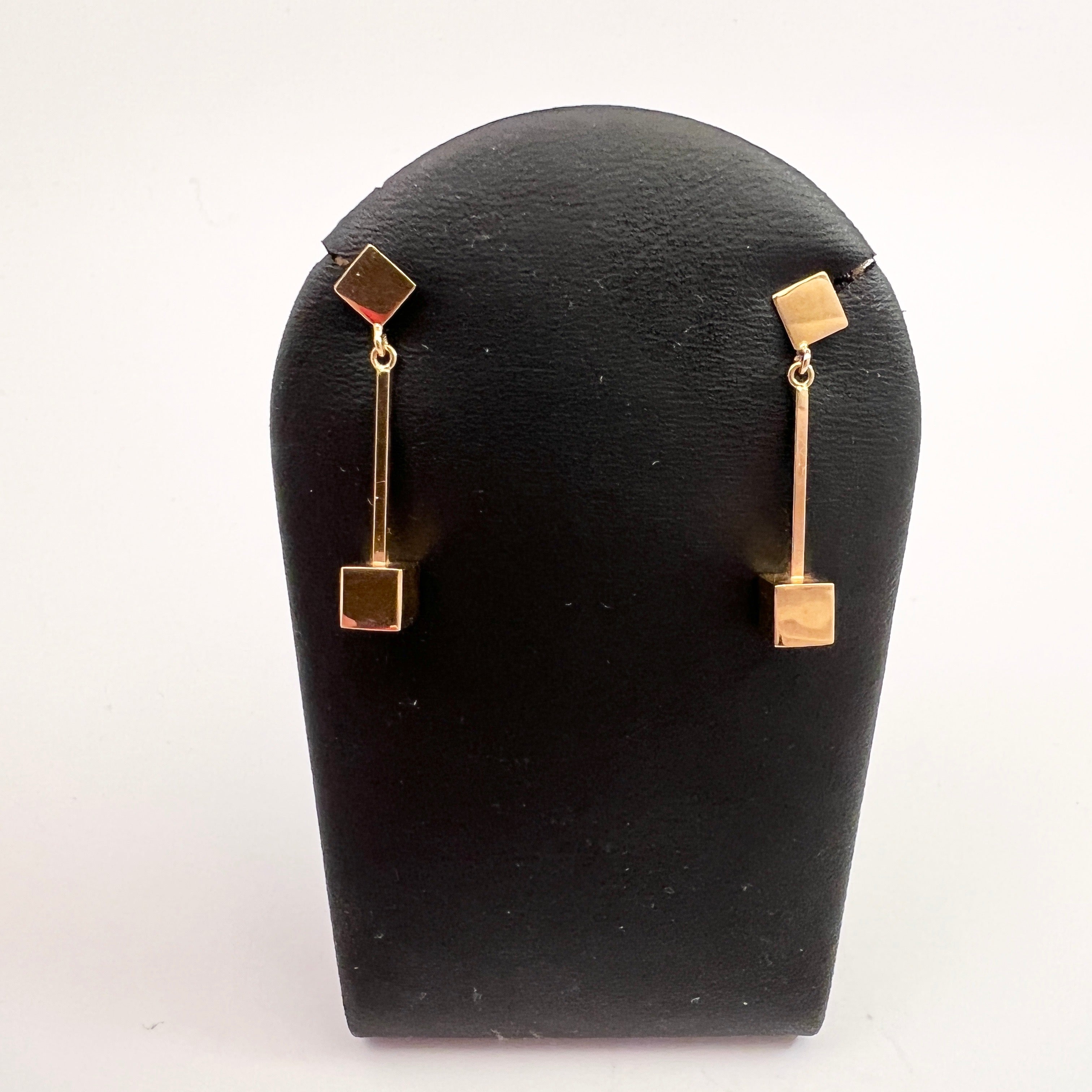 ALTON, Sweden 1966. Vintage Modernist 18k Gold Cube Dangle Earrings.