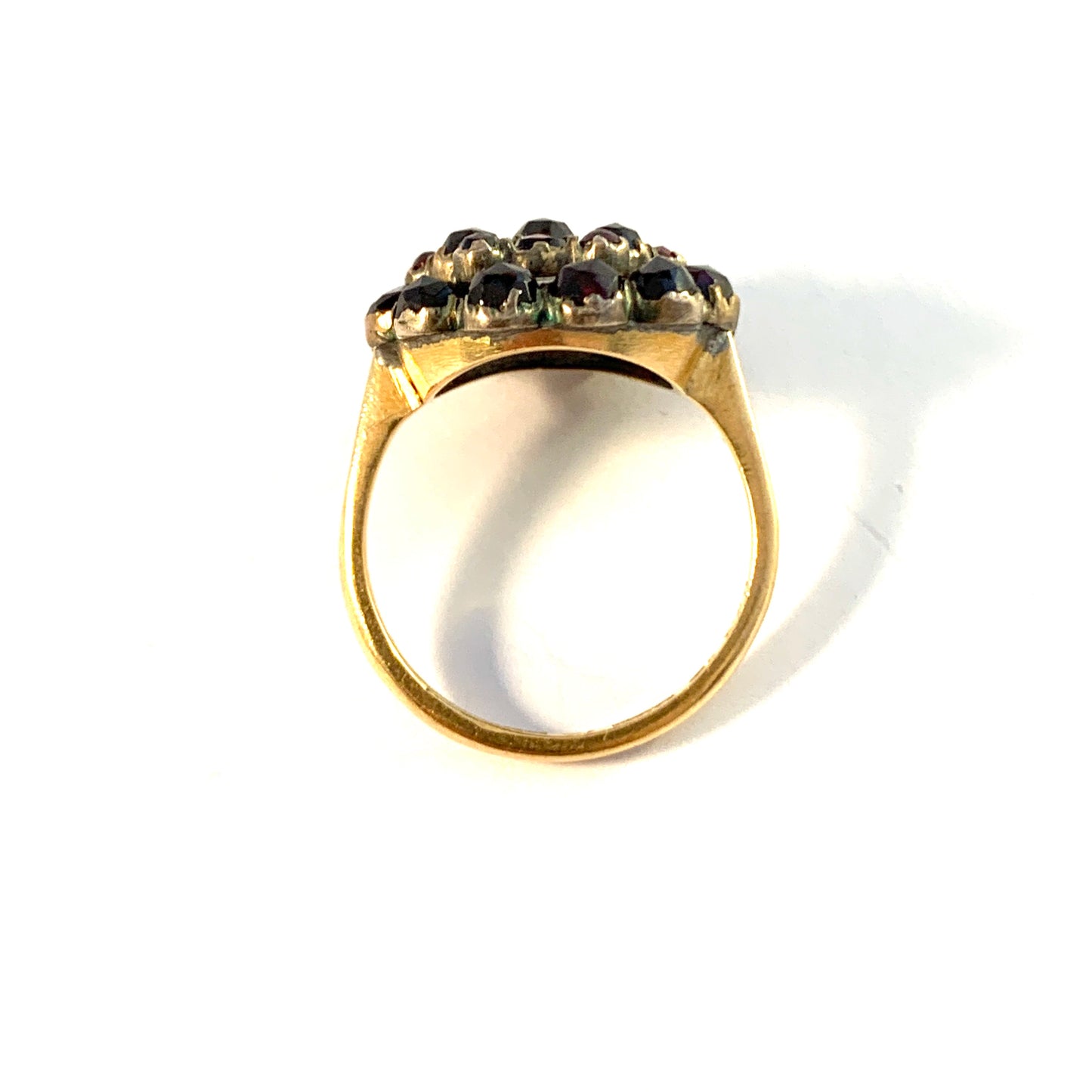 Gustaf Andersson, Stockholm 1946. Vintage 18k Gold Garnet Cluster Ring.