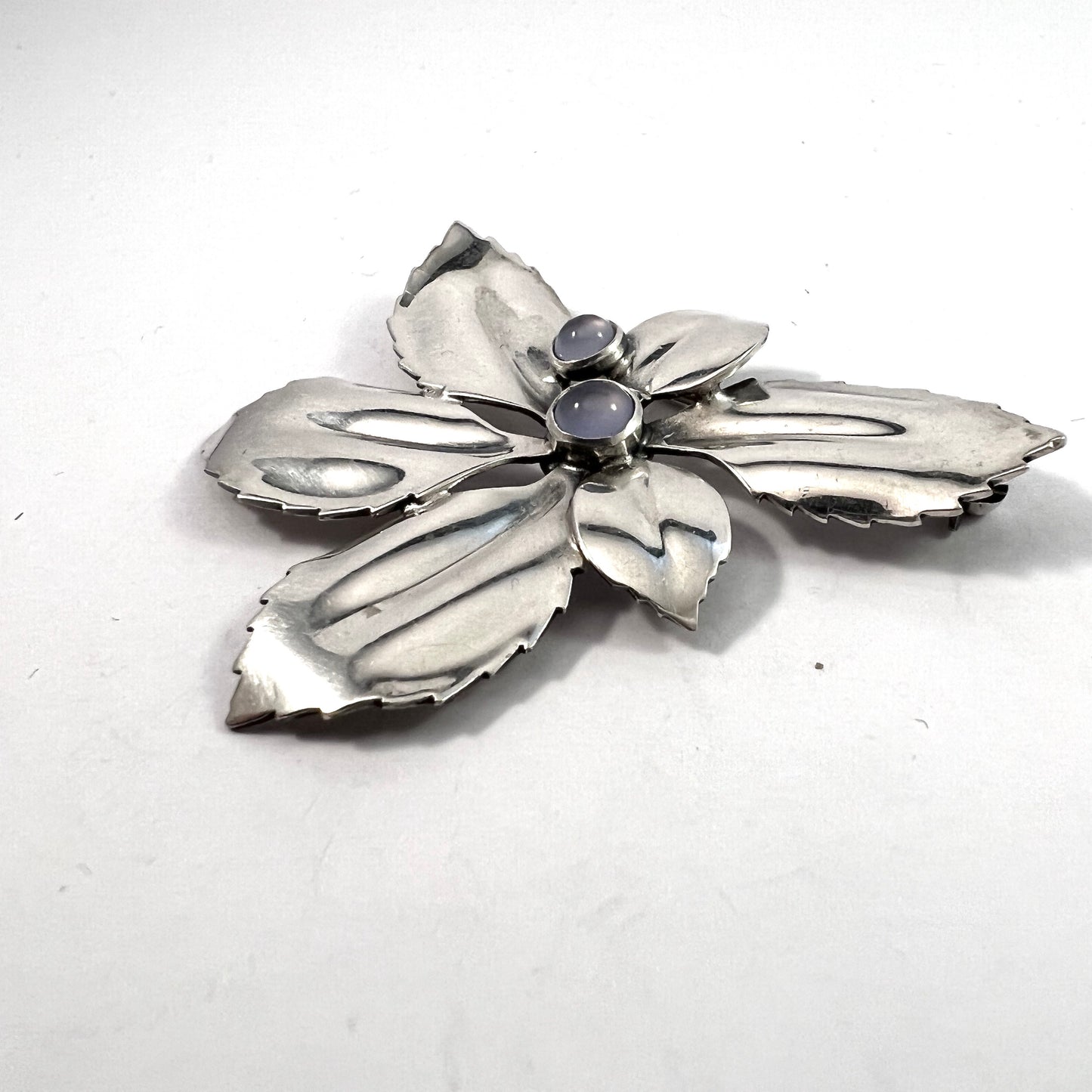 Michelsen, Stockholm 1960. Vintage Sterling Silver Chalcedony Large Brooch.