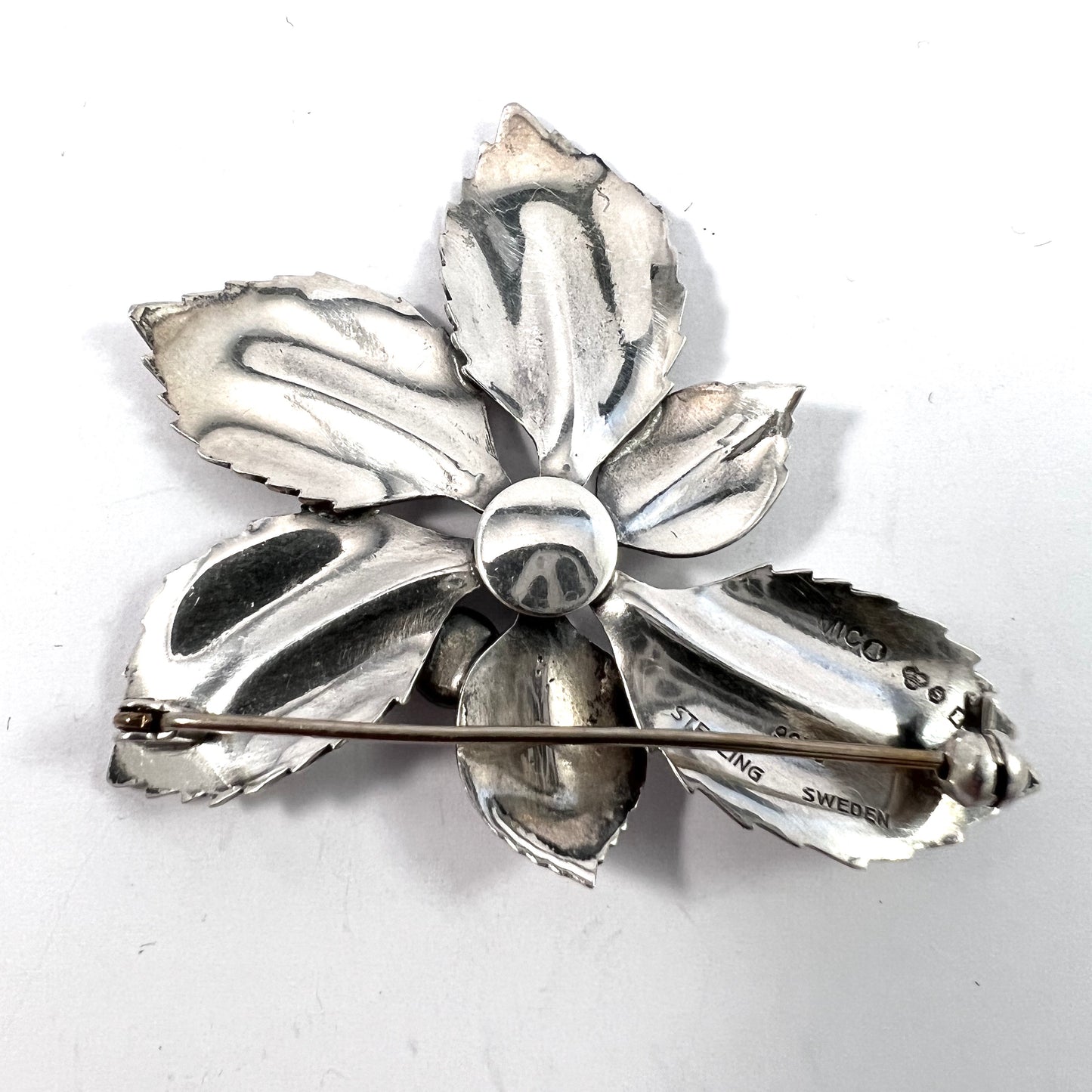 Michelsen, Stockholm 1960. Vintage Sterling Silver Chalcedony Large Brooch.