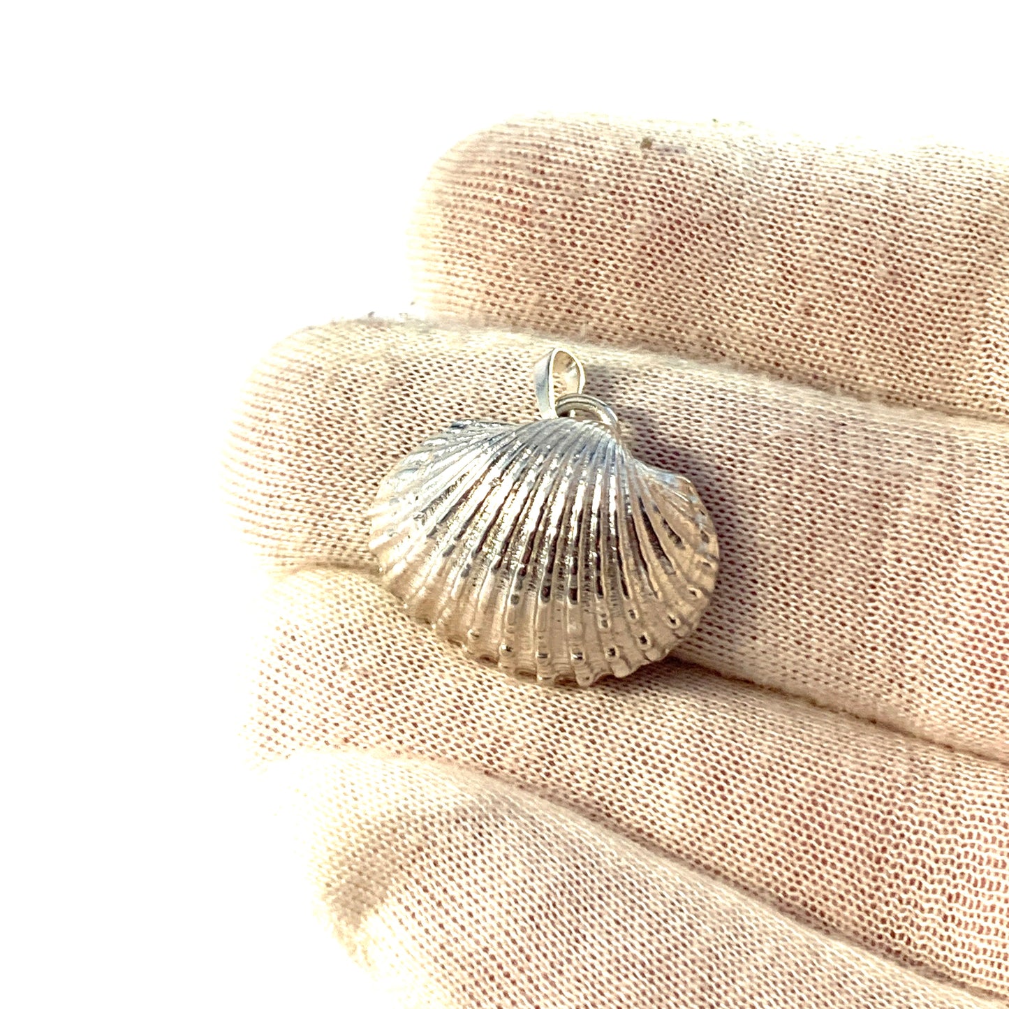 Owe Johansson, Sweden. Vintage Sterling Silver Seashell Pendant.