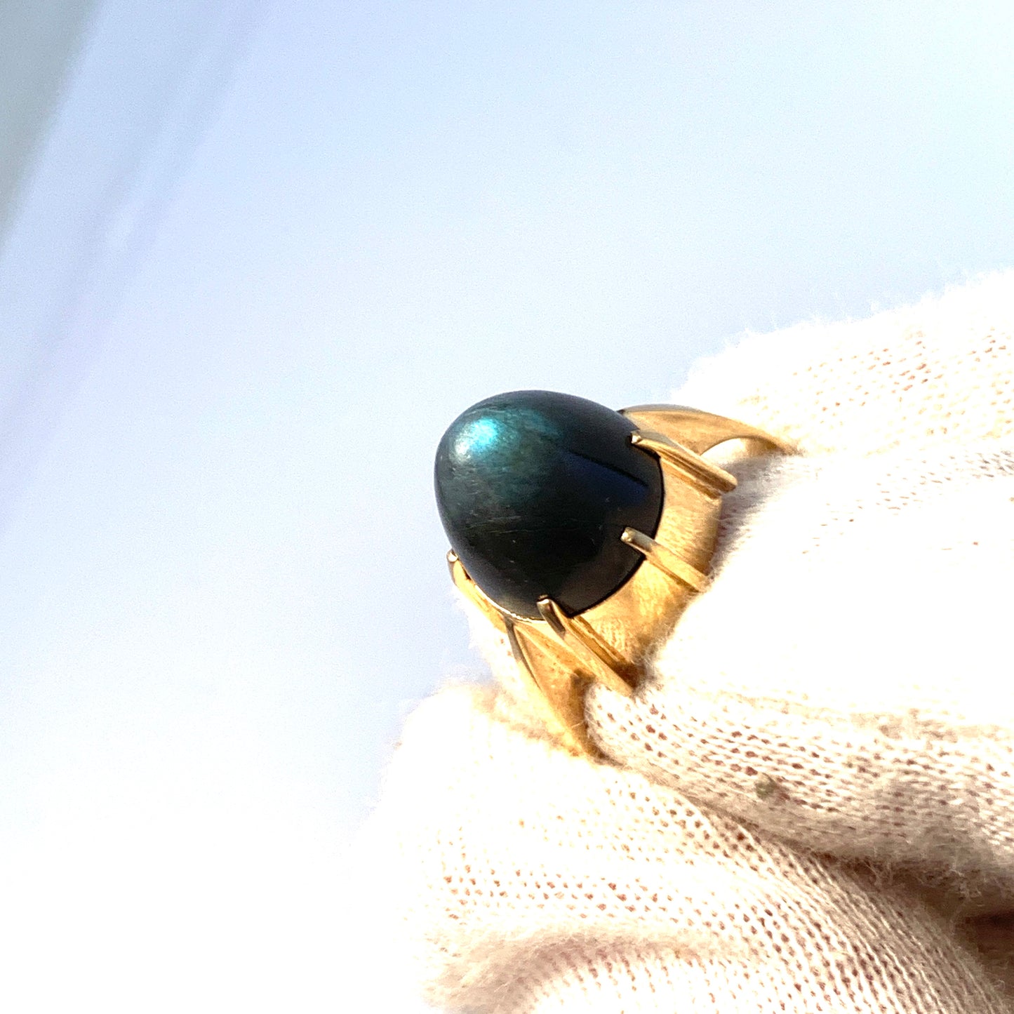 Fryklund & Pålsson, Sweden 1963. Modernist Space Age 18k Gold Labradorite Ring.