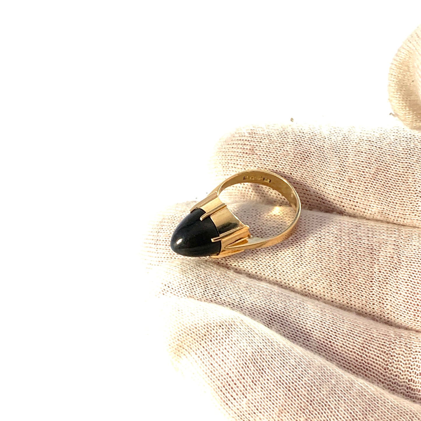 Fryklund & Pålsson, Sweden 1963. Modernist Space Age 18k Gold Labradorite Ring.