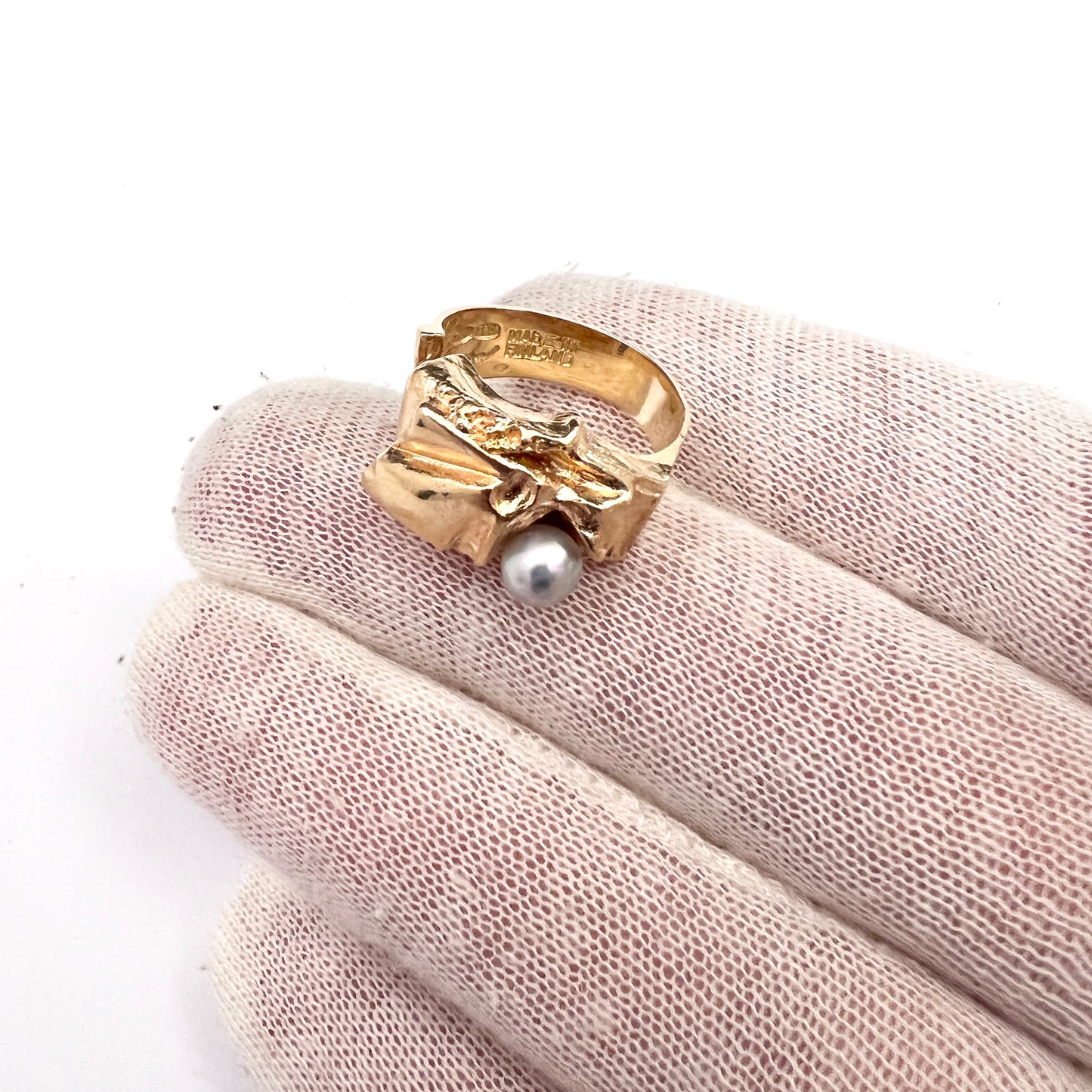 Björn Weckström Lapponia, Finland. Vintage 18k Gold Pearl Ring. Design: Ukkoshelmi
