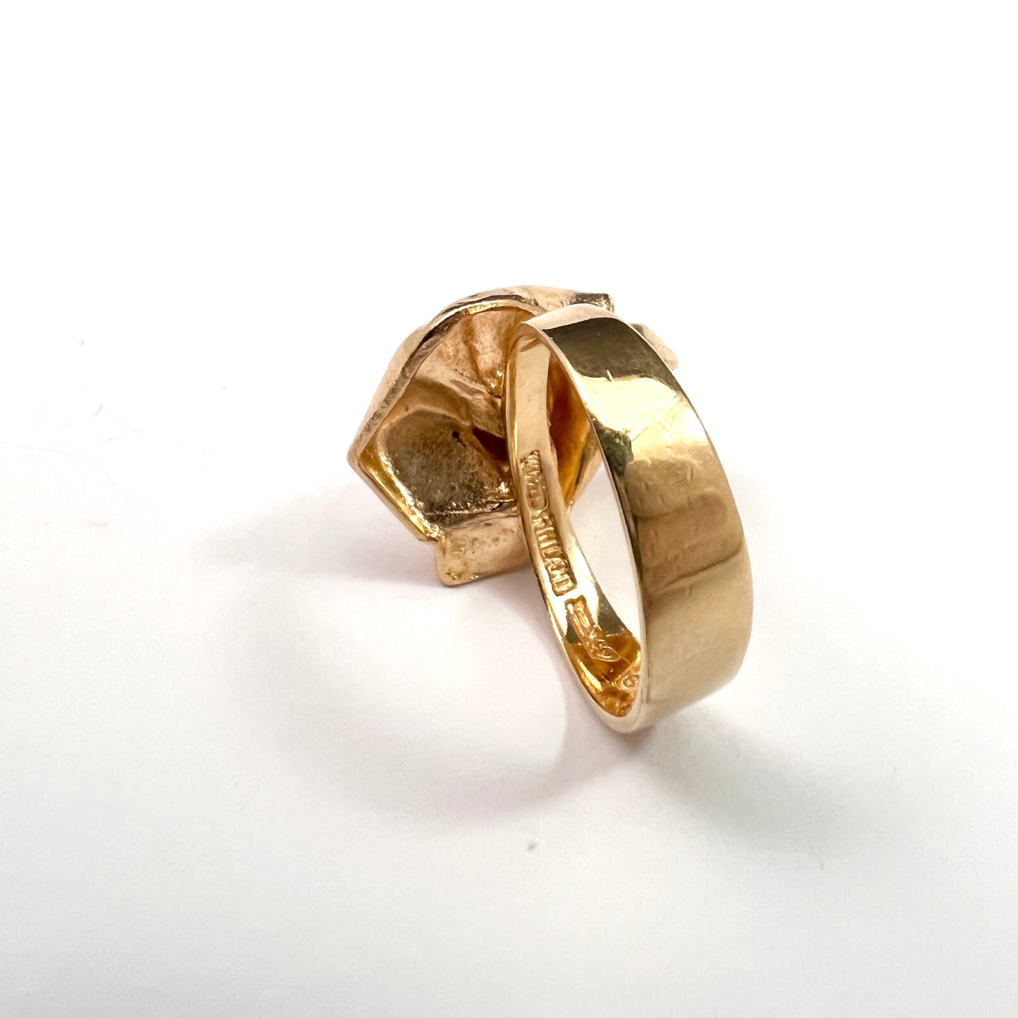 Björn Weckström, Lapponia, Finland. VIntage 18k Gold Pearl Ring. Design: Broken Leaf