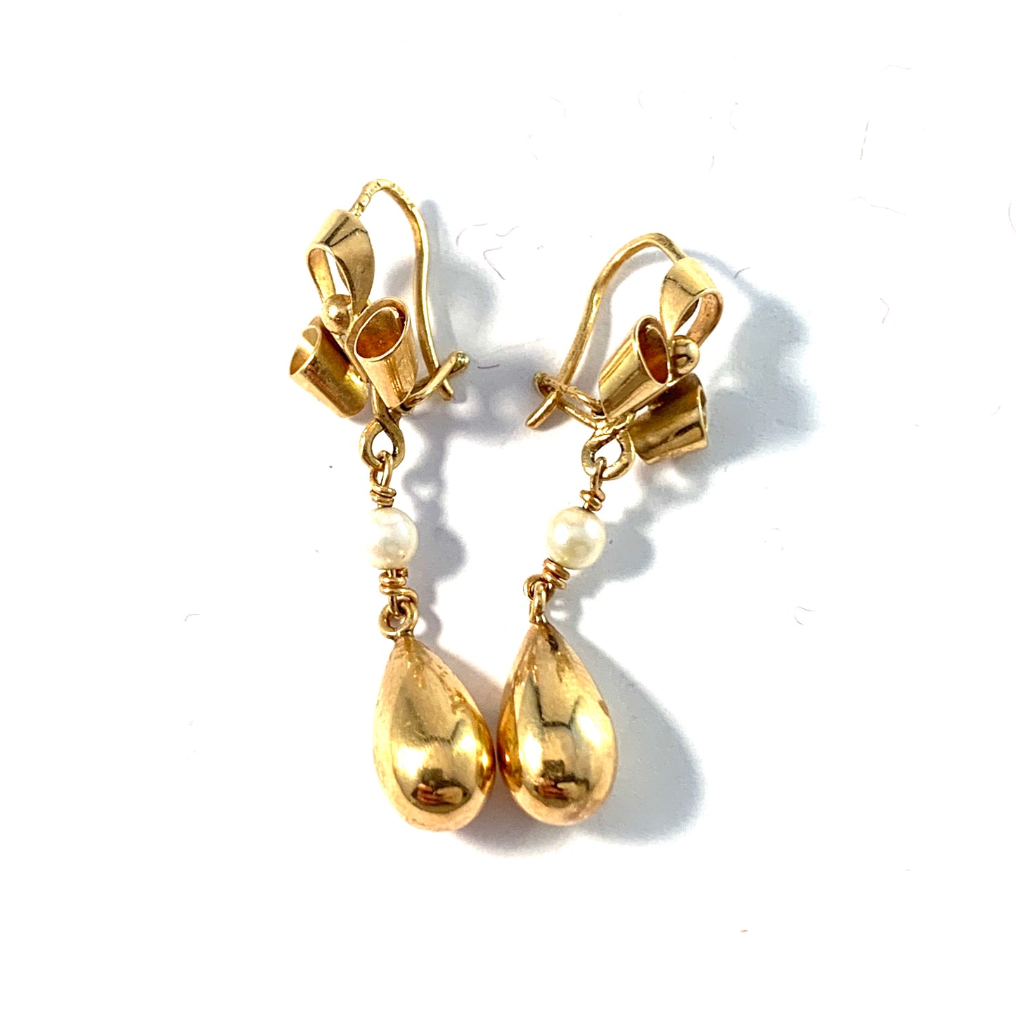 B Roos, Sweden 1961. Vintage 18k Gold Cultured Pearl Drop Dangle Earrings.