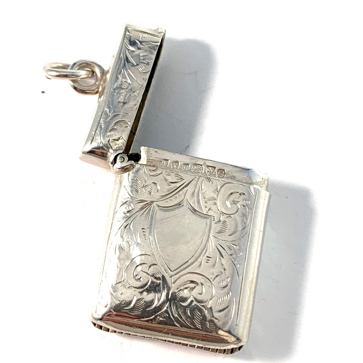 E J Trevitt & Sons, Chester 1902. Edwardian Sterling Silver Vesta Case Pendant.