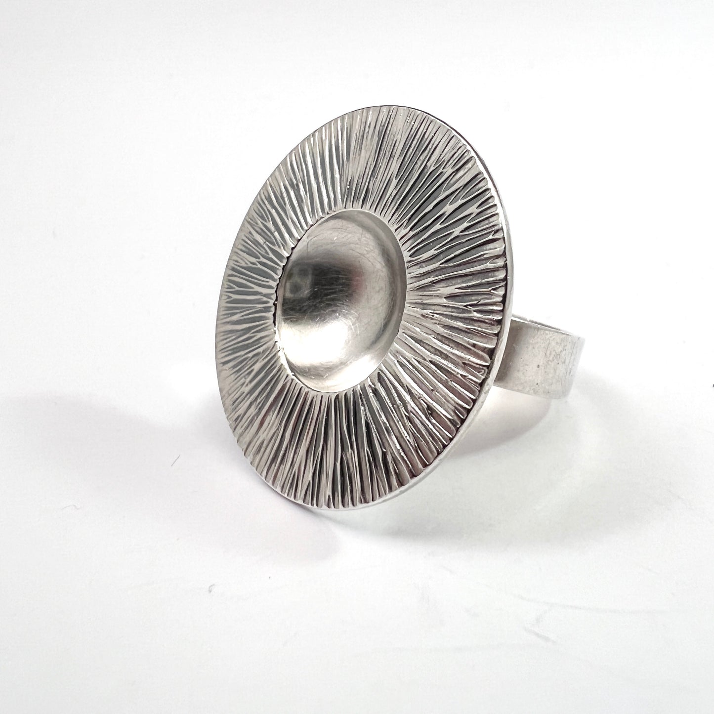 Elis Kauppi, Kupittaan Kulta Finland year 1970. Bold Vintage Modernist Sterling Ring.