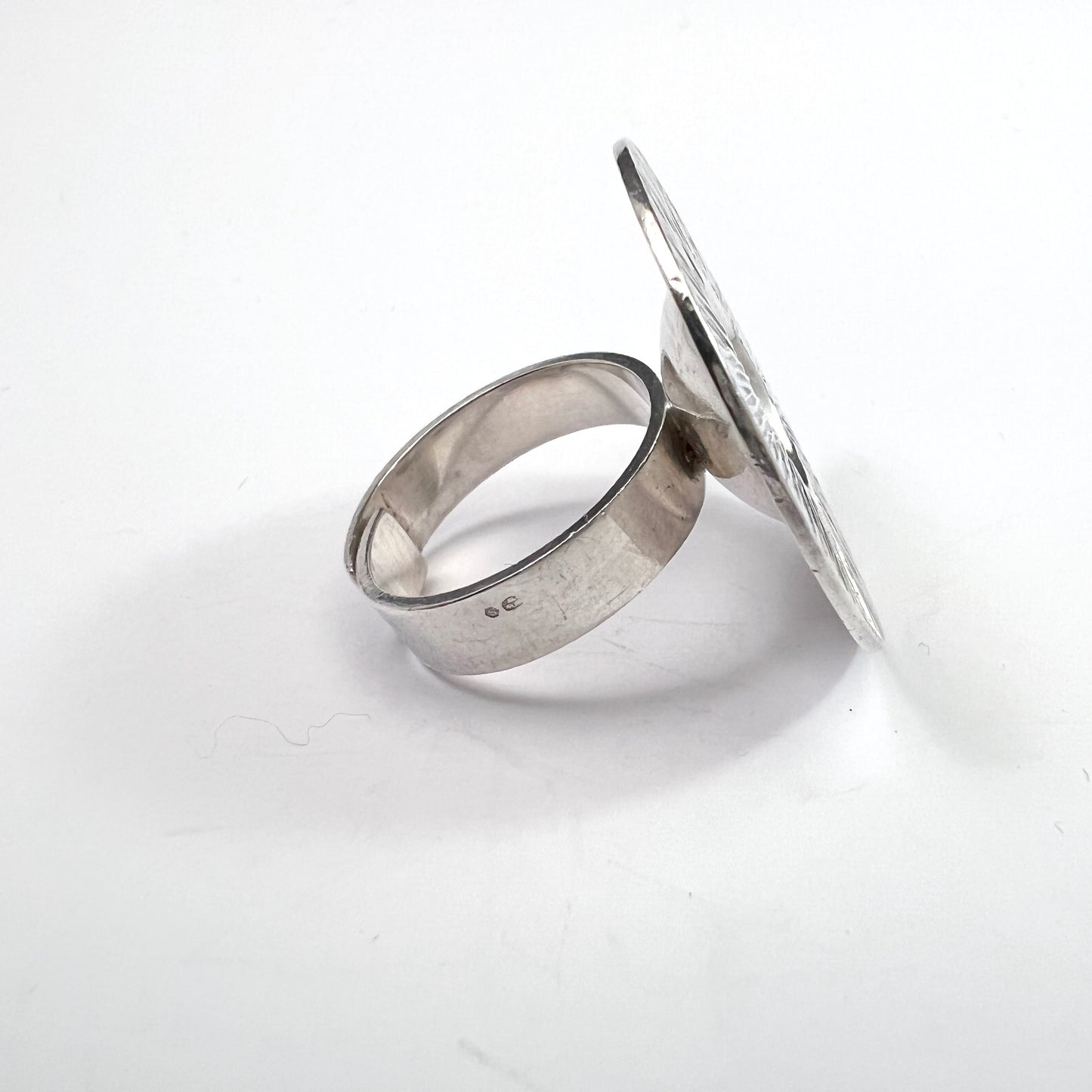 Elis Kauppi, Kupittaan Kulta Finland year 1970. Bold Vintage Modernist Sterling Ring.