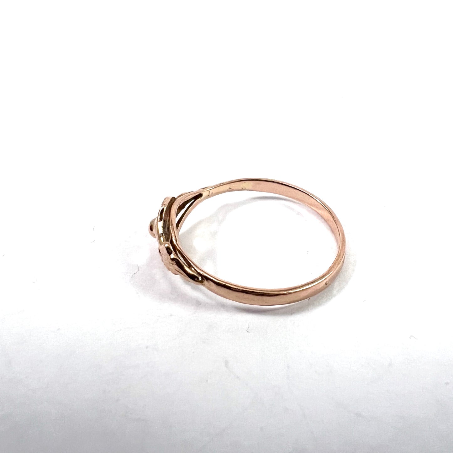 Early 1900s. Art Nouveau 14k Gold Ring.