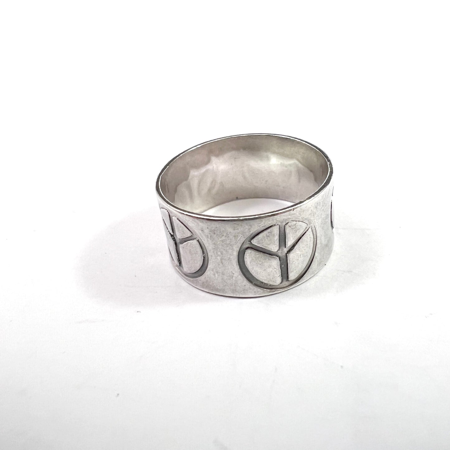 Victor Janson, Sweden 1974. Vintage Sterling Silver Peace Sign Hippie Ring.