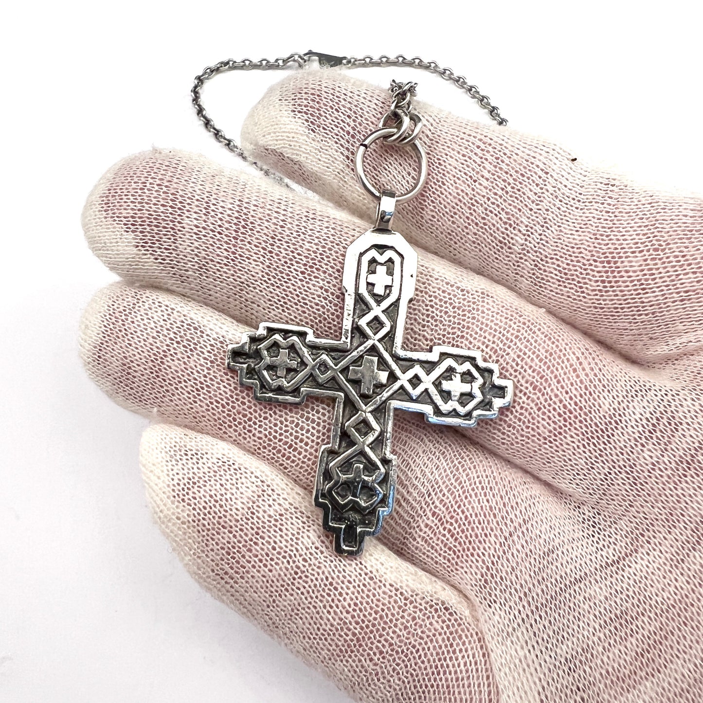 H.Kaksonen for Kalevala Koru, Finland 1951. Vintage Solid Silver Cross Pendant Necklace.