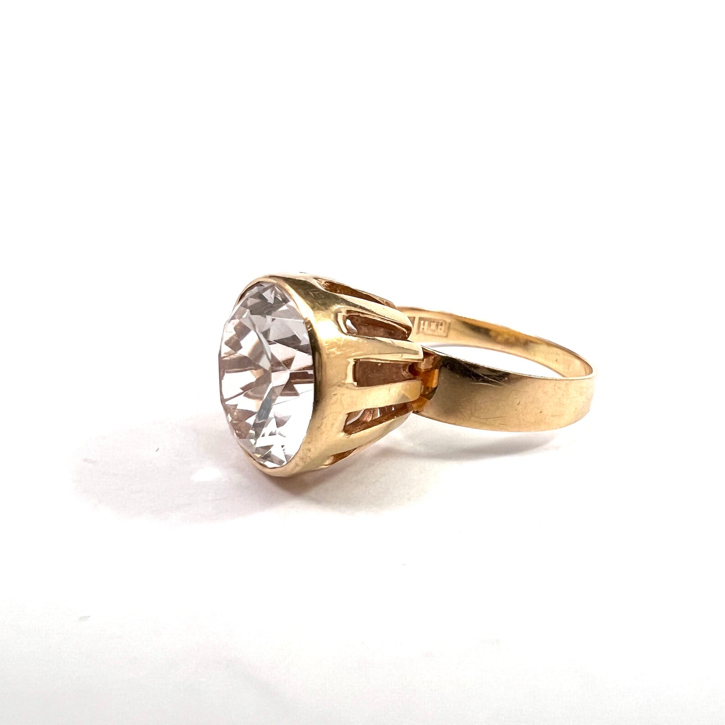 Bengt Hallberg, Sweden 1968. Vintage Modernist 18k Gold Rock Crystal Ring.