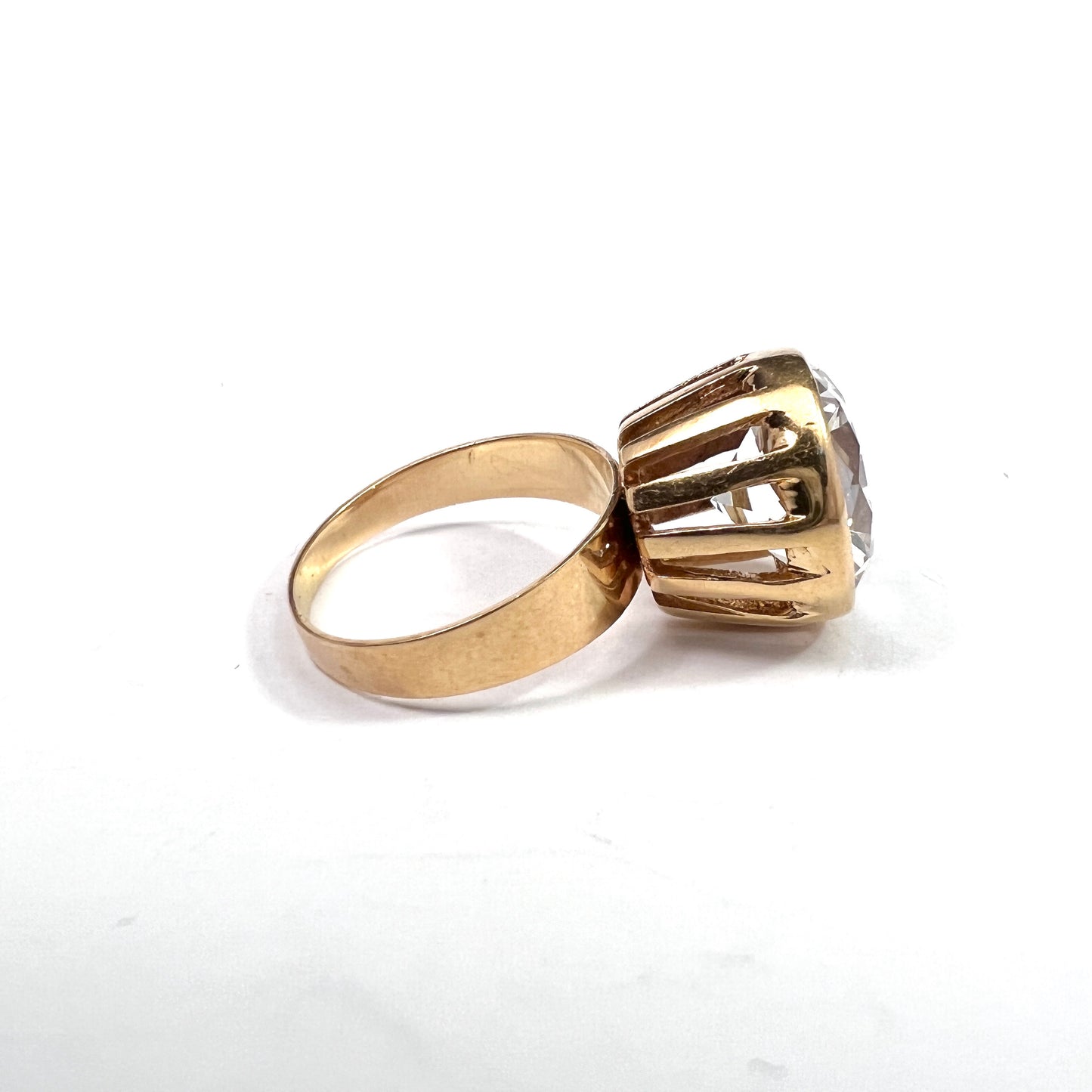 Bengt Hallberg, Sweden 1968. Vintage Modernist 18k Gold Rock Crystal Ring.