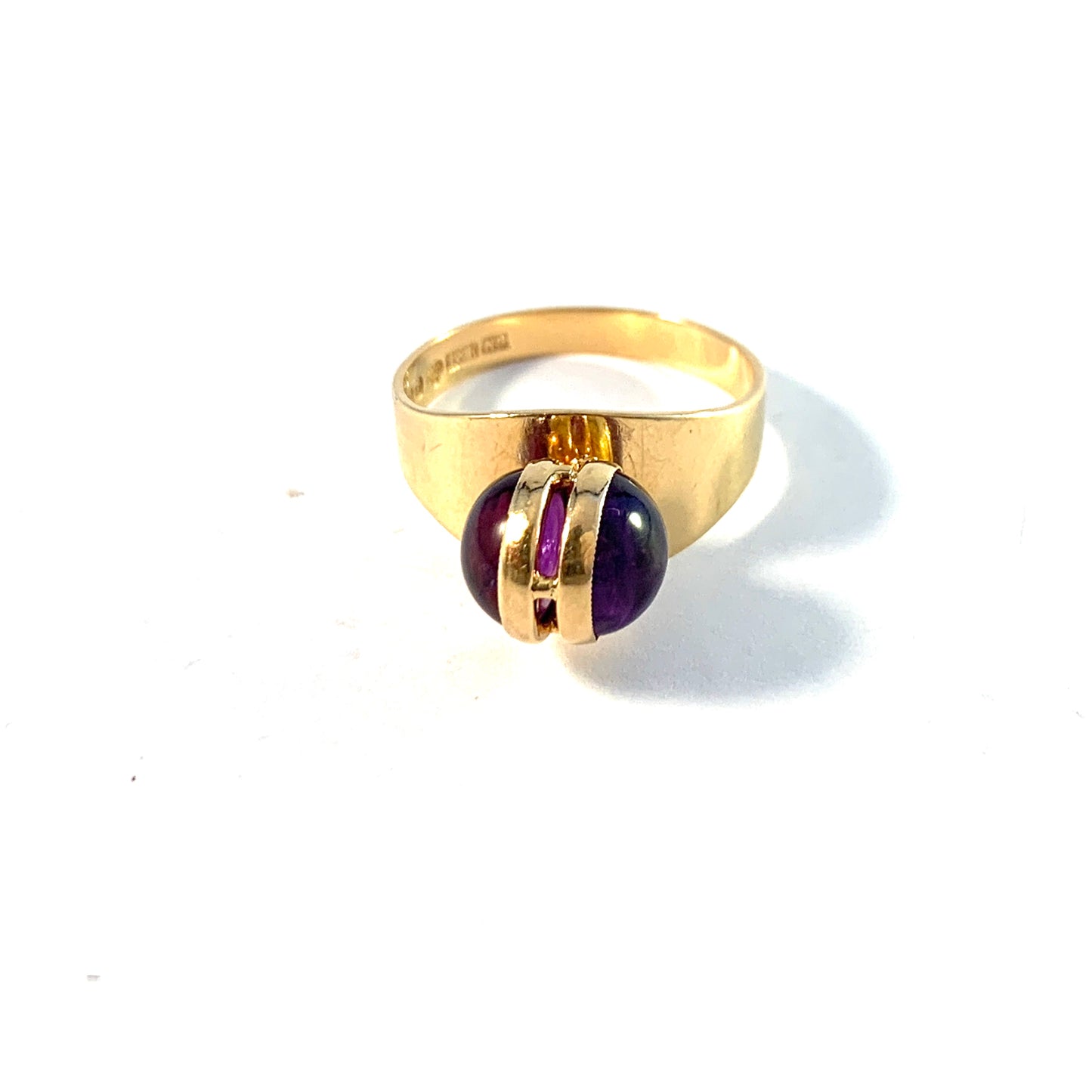 Sigvard Ljungström, Sweden 1963. Vintage 18k Gold Amethyst Ring.